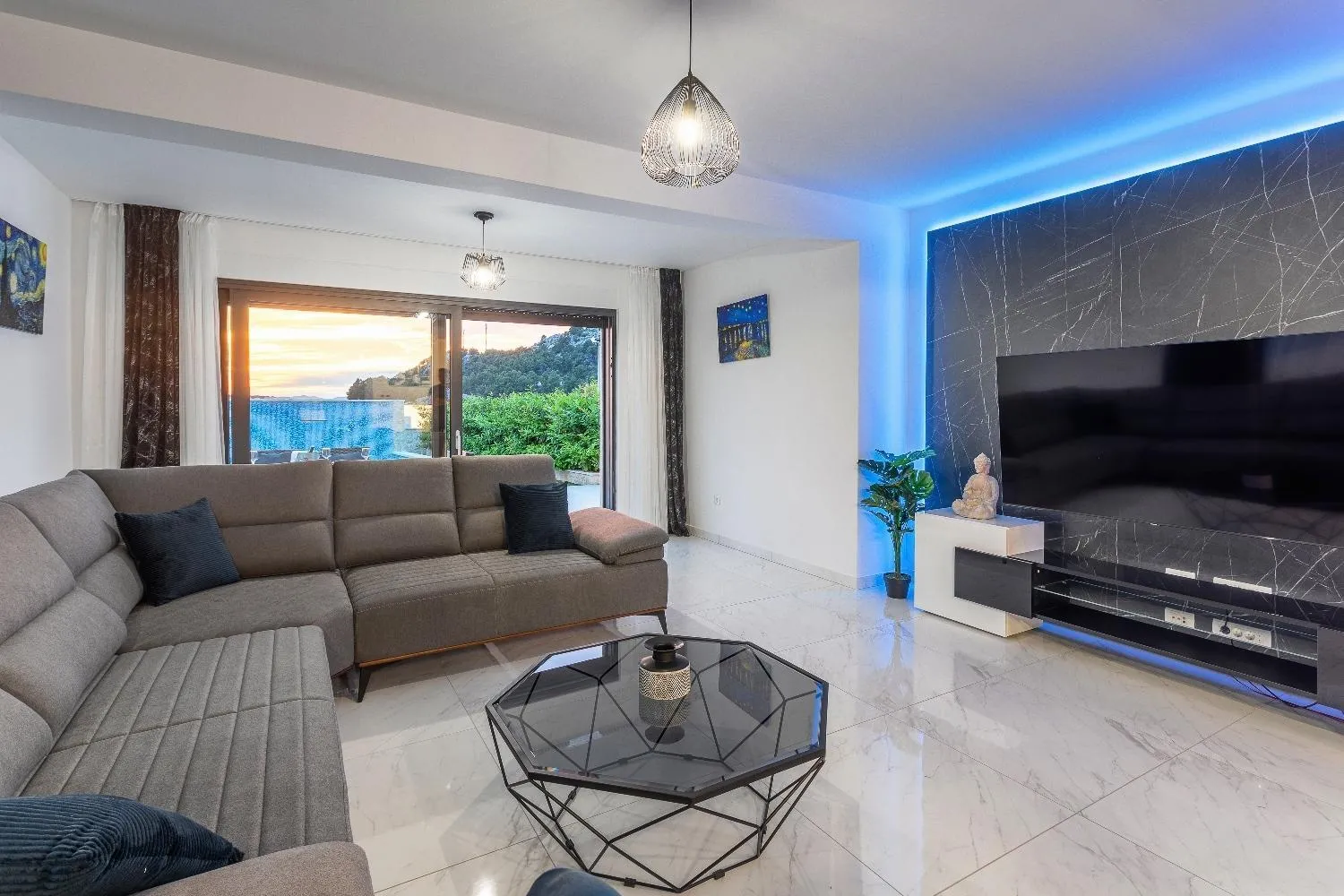 Communal lounge/ TV room in Villa Marionella