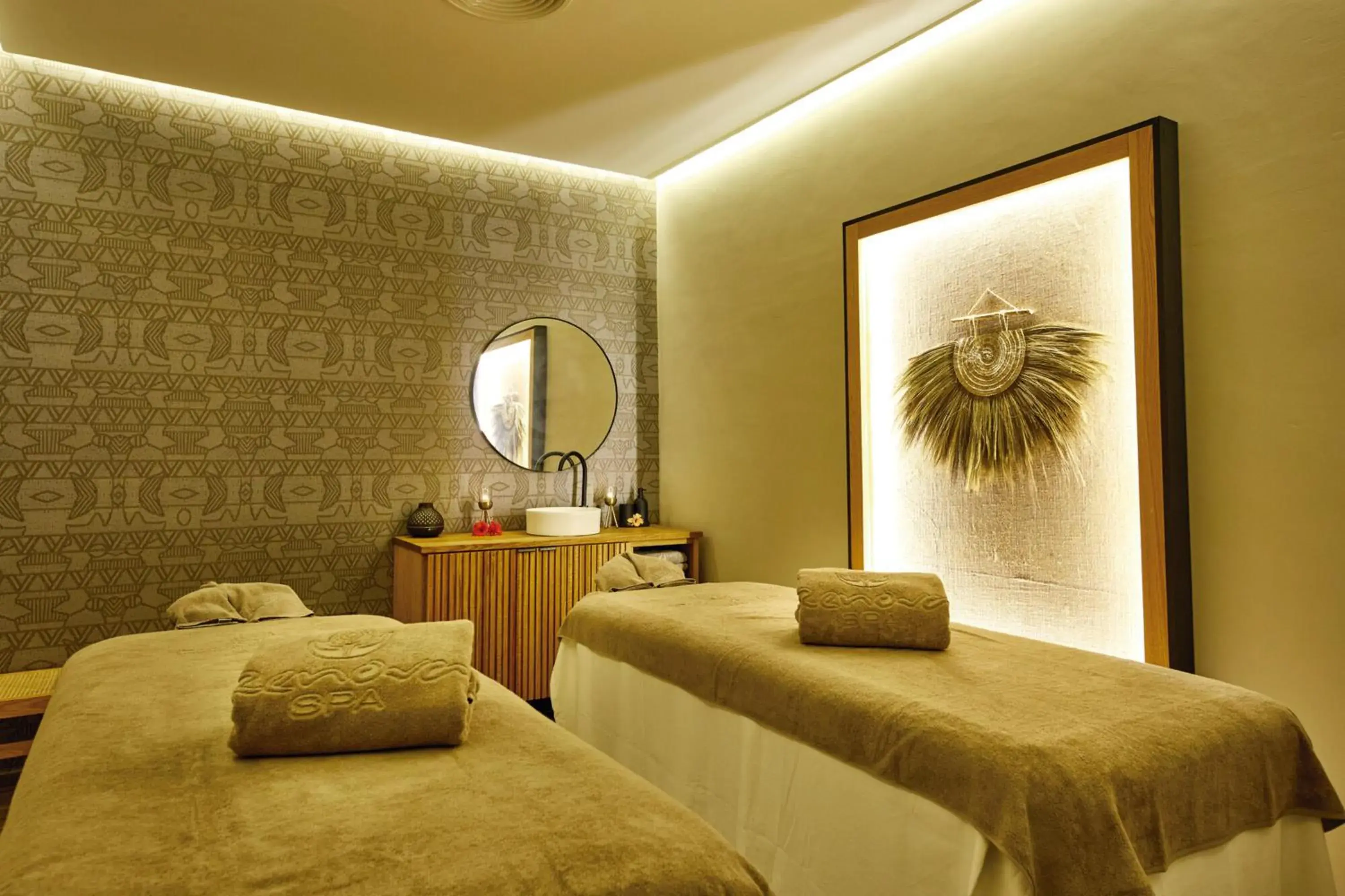 Massage, Bed in Hotel Riu Jambo - All Inclusive Massage, Bed in Hotel Riu Jambo - All Inclusive