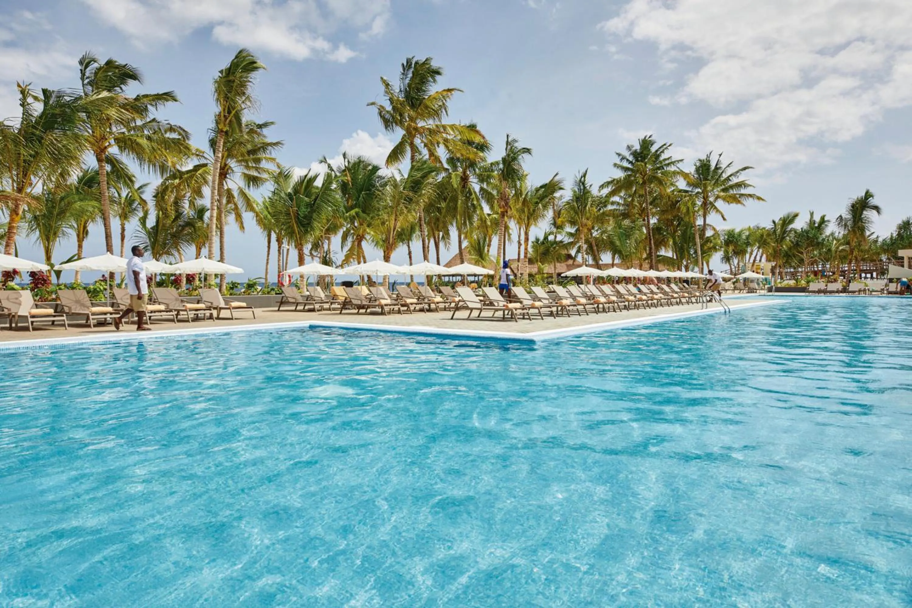 Swimming pool in Hotel Riu Jambo - All Inclusive
