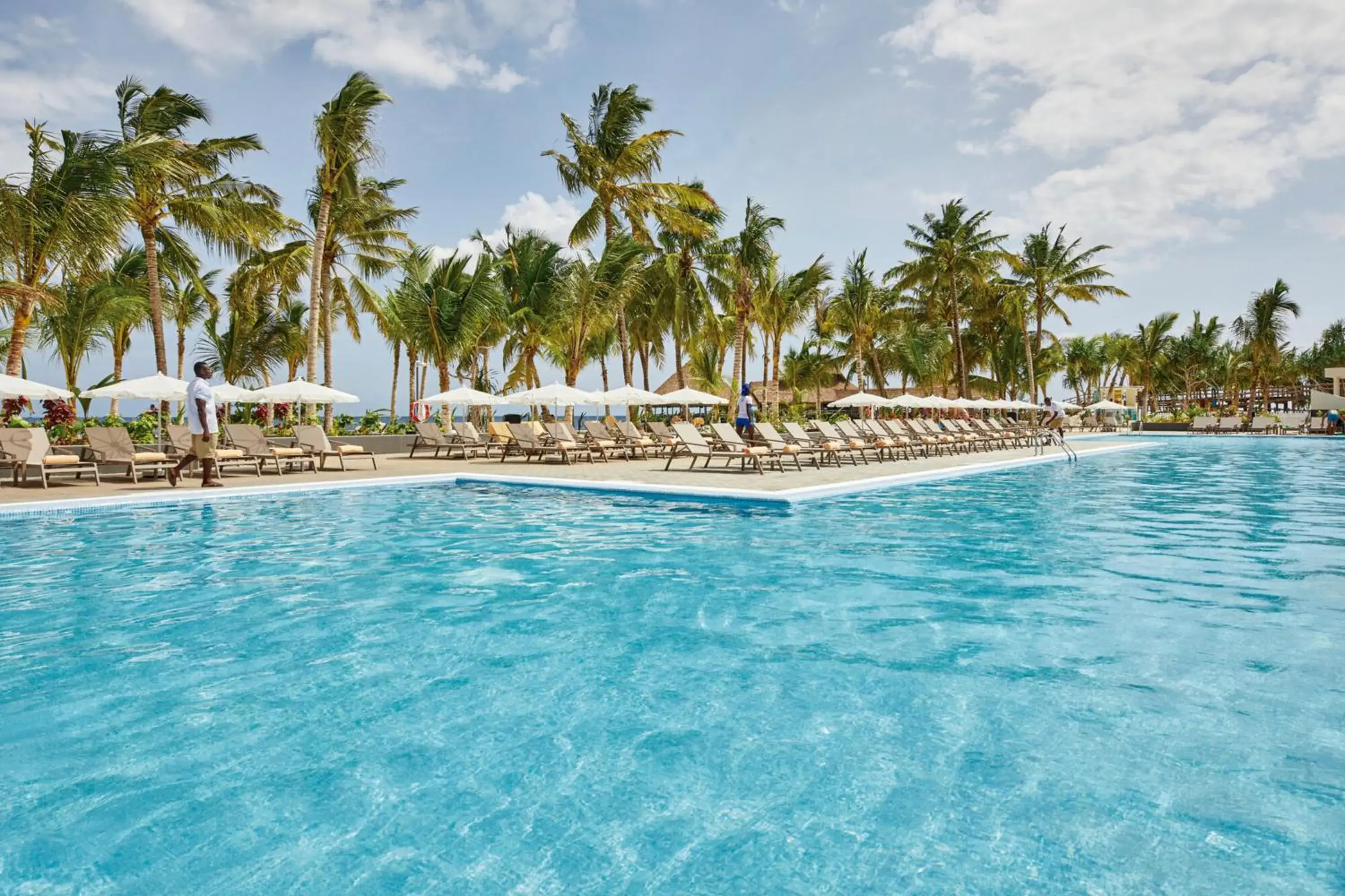 Swimming pool in Hotel Riu Jambo - All Inclusive Swimming pool in Hotel Riu Jambo - All Inclusive