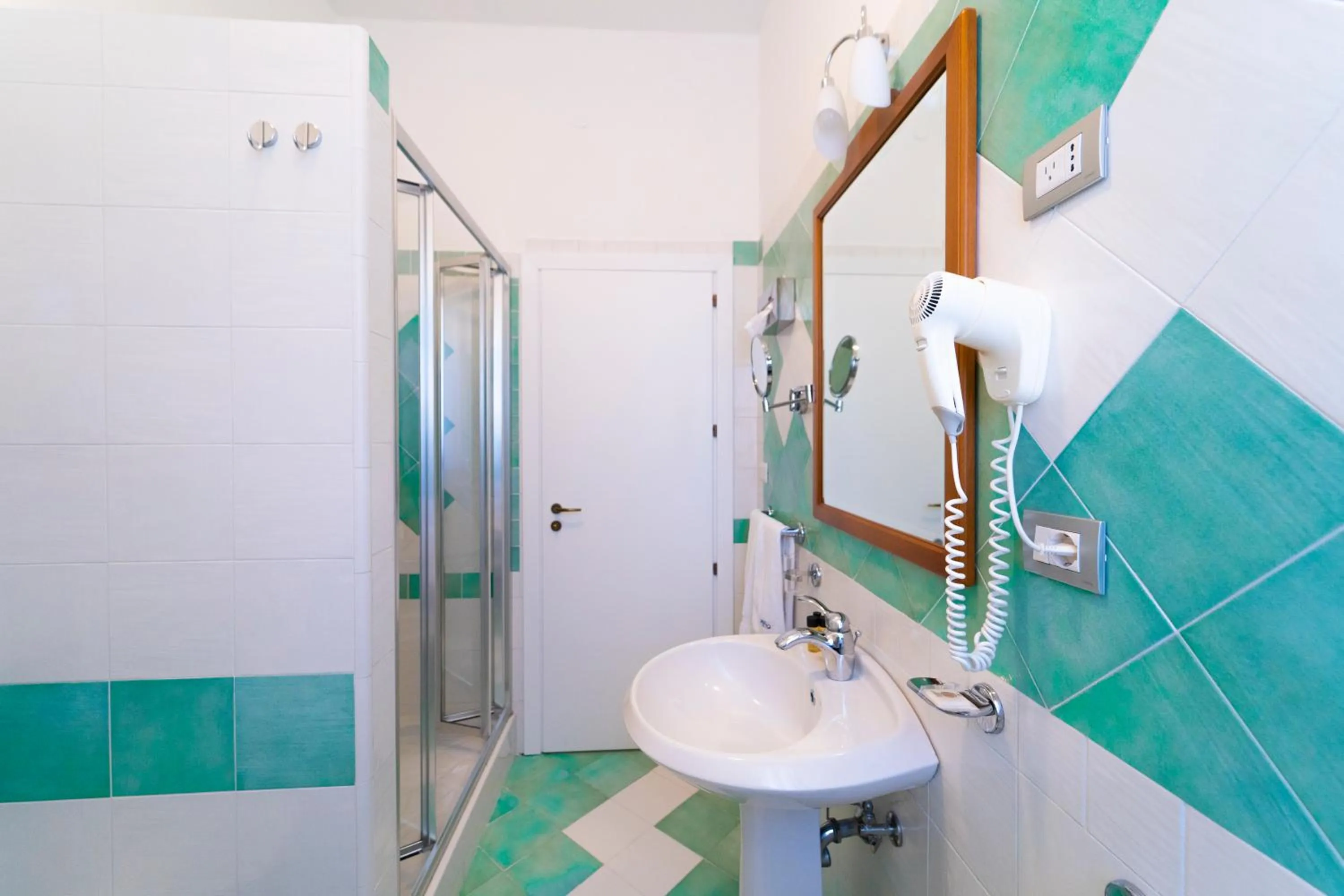 Shower in Hotel San Pietro