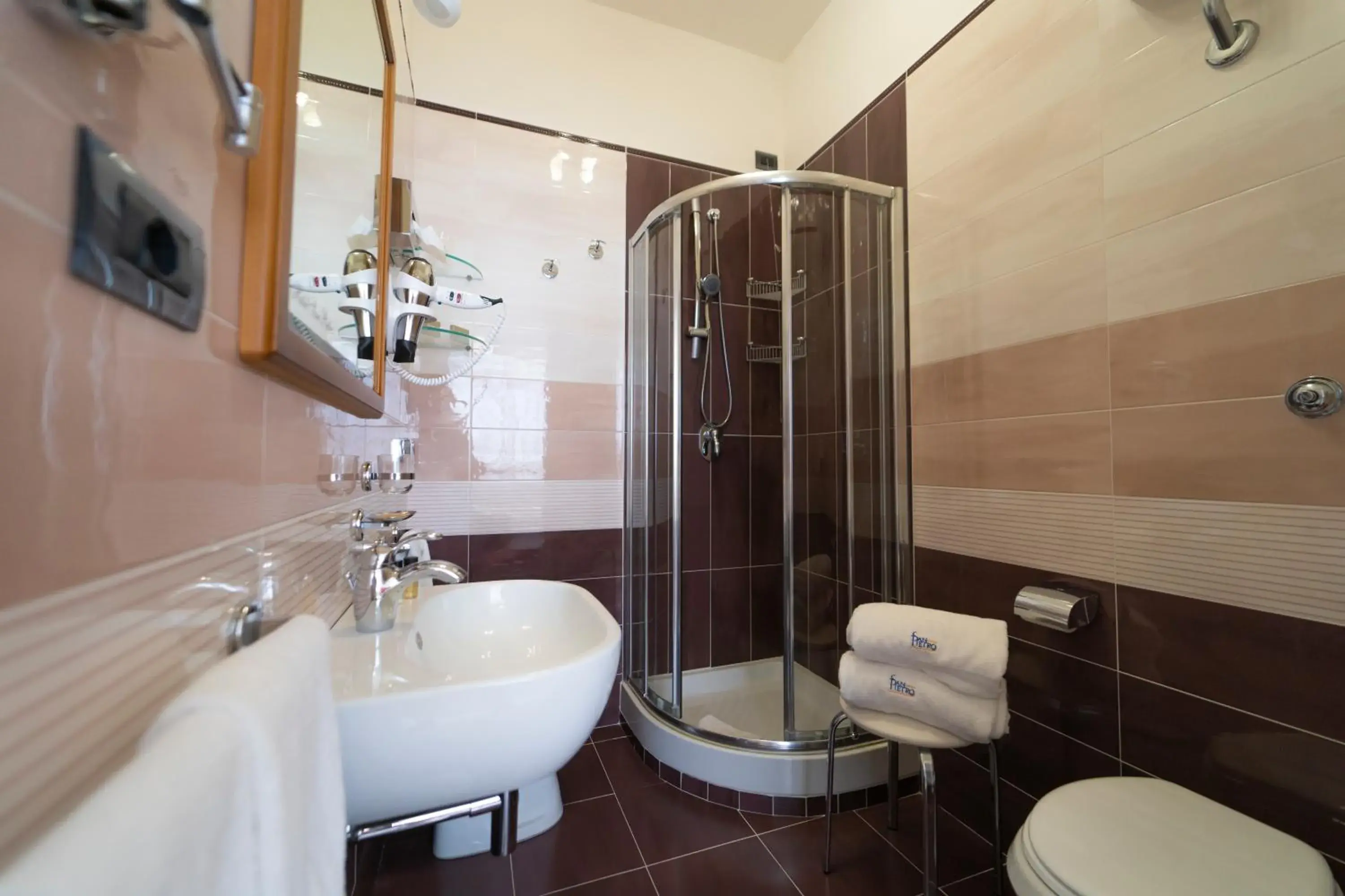 Shower in Hotel San Pietro Shower in Hotel San Pietro