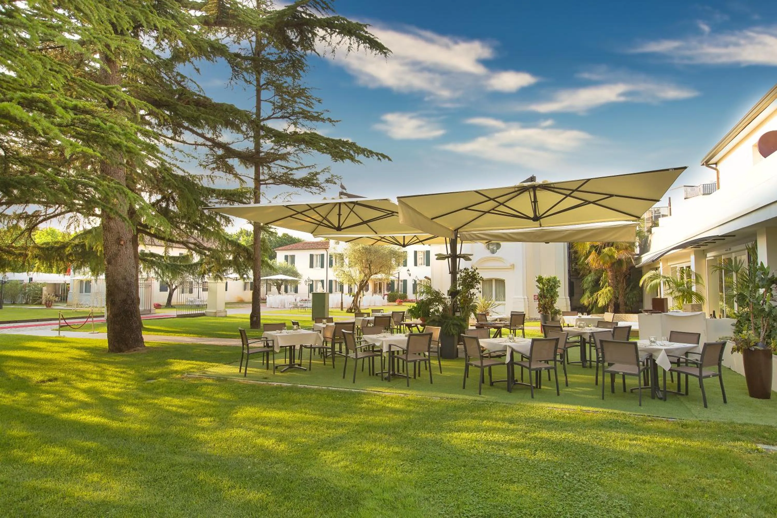 Facade/entrance in Villa Fiorita