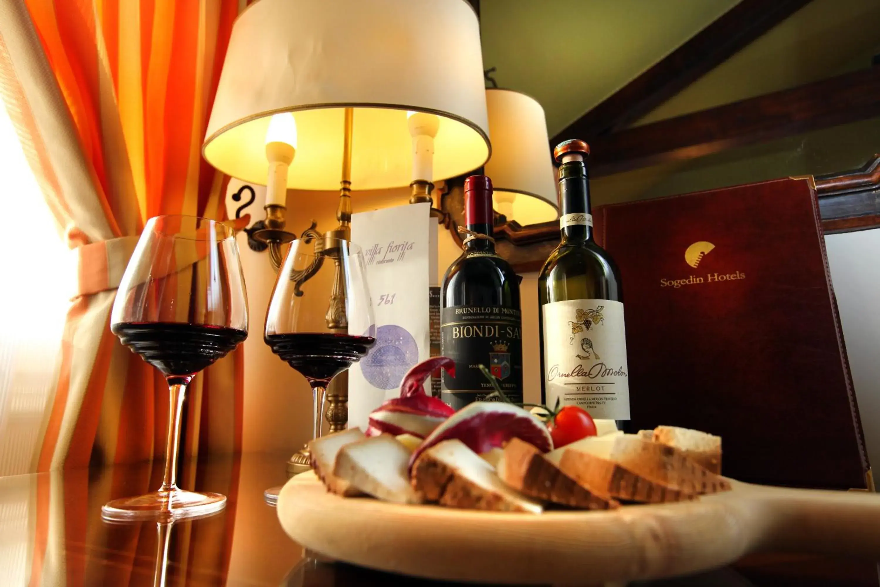 Lounge or bar in Park Hotel Villa Fiorita Lounge or bar in Park Hotel Villa Fiorita