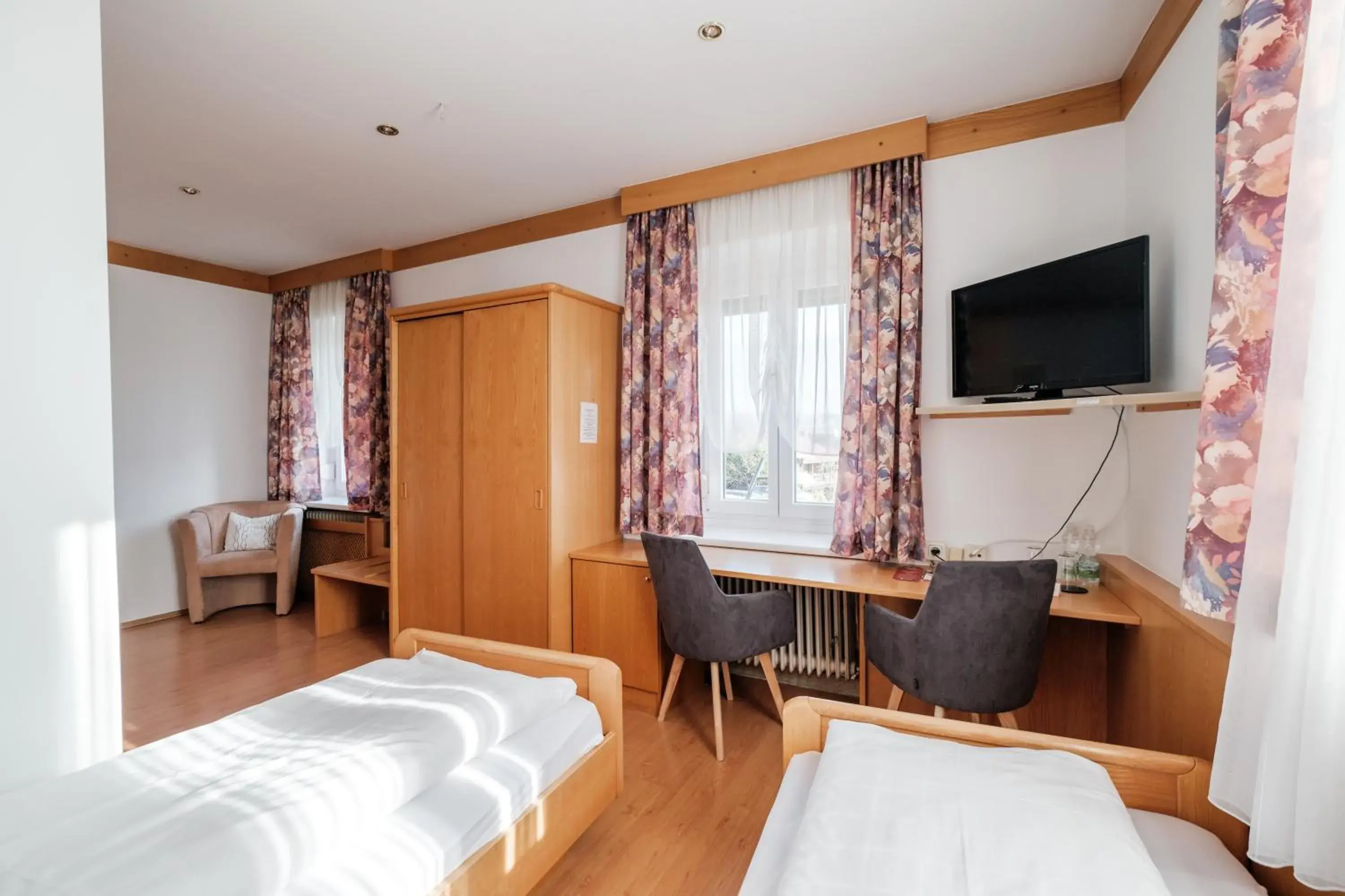 Standard Double or Twin Room in Hotel Restaurant Schwarzer Adler Standard Double or Twin Room in Hotel Restaurant Schwarzer Adler