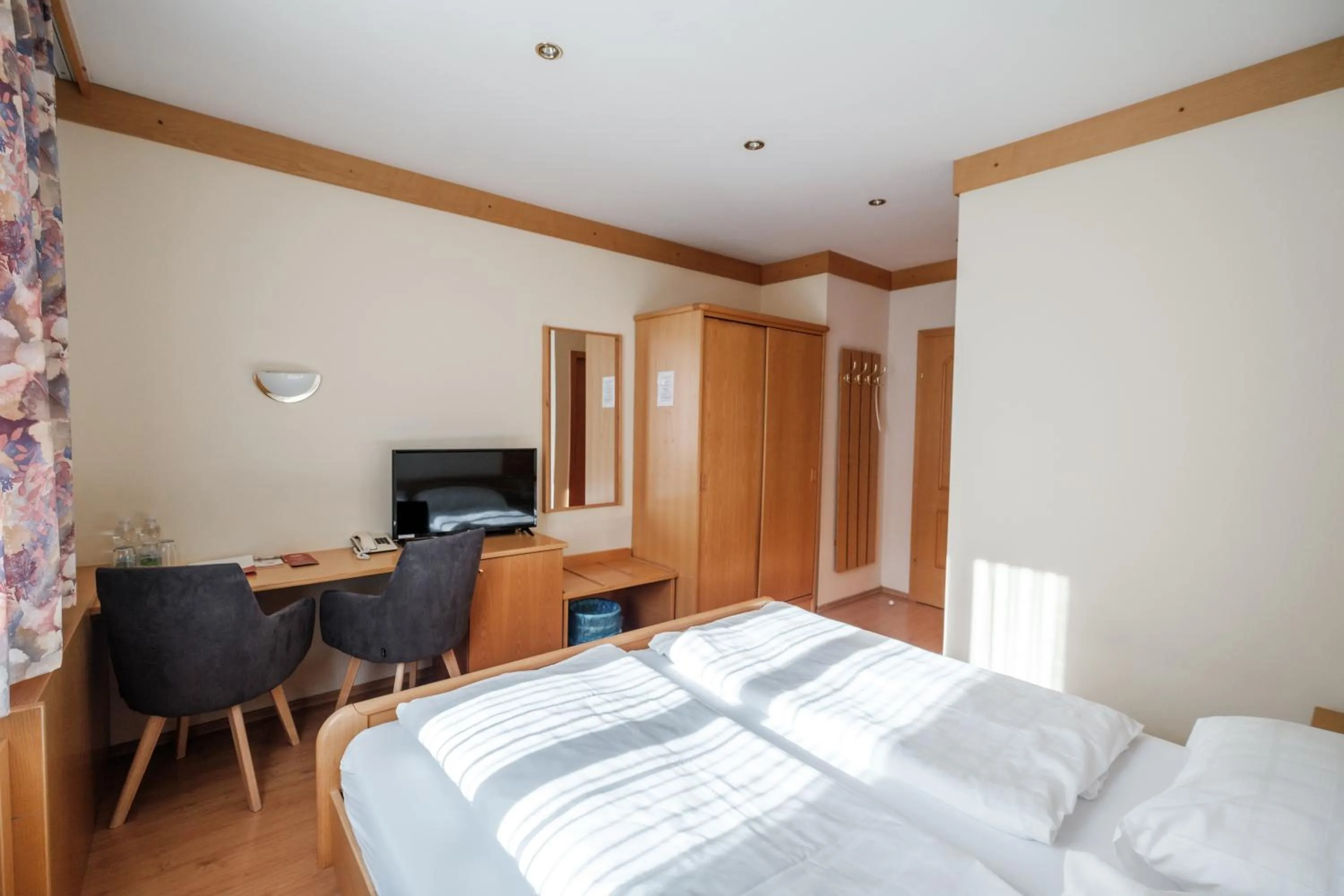 Photo of the whole room, Bed in Hotel Restaurant Schwarzer Adler