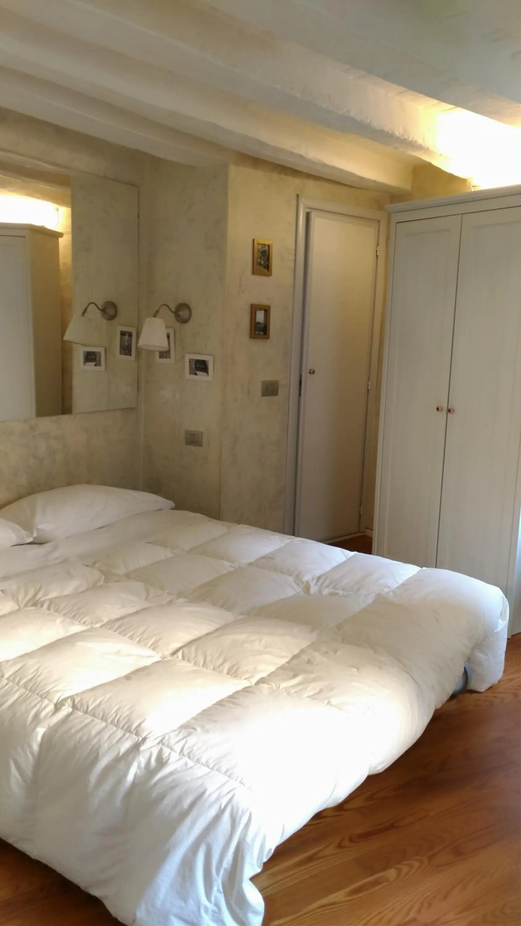 Shower, Bed in Hotel Santa Croce