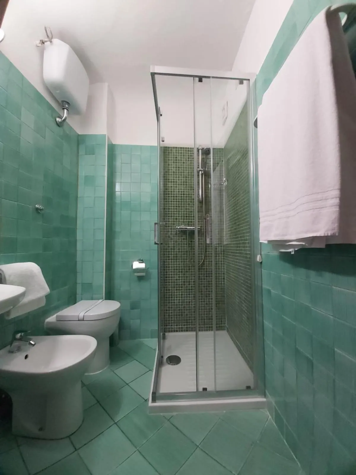 Shower in Hotel Santa Croce