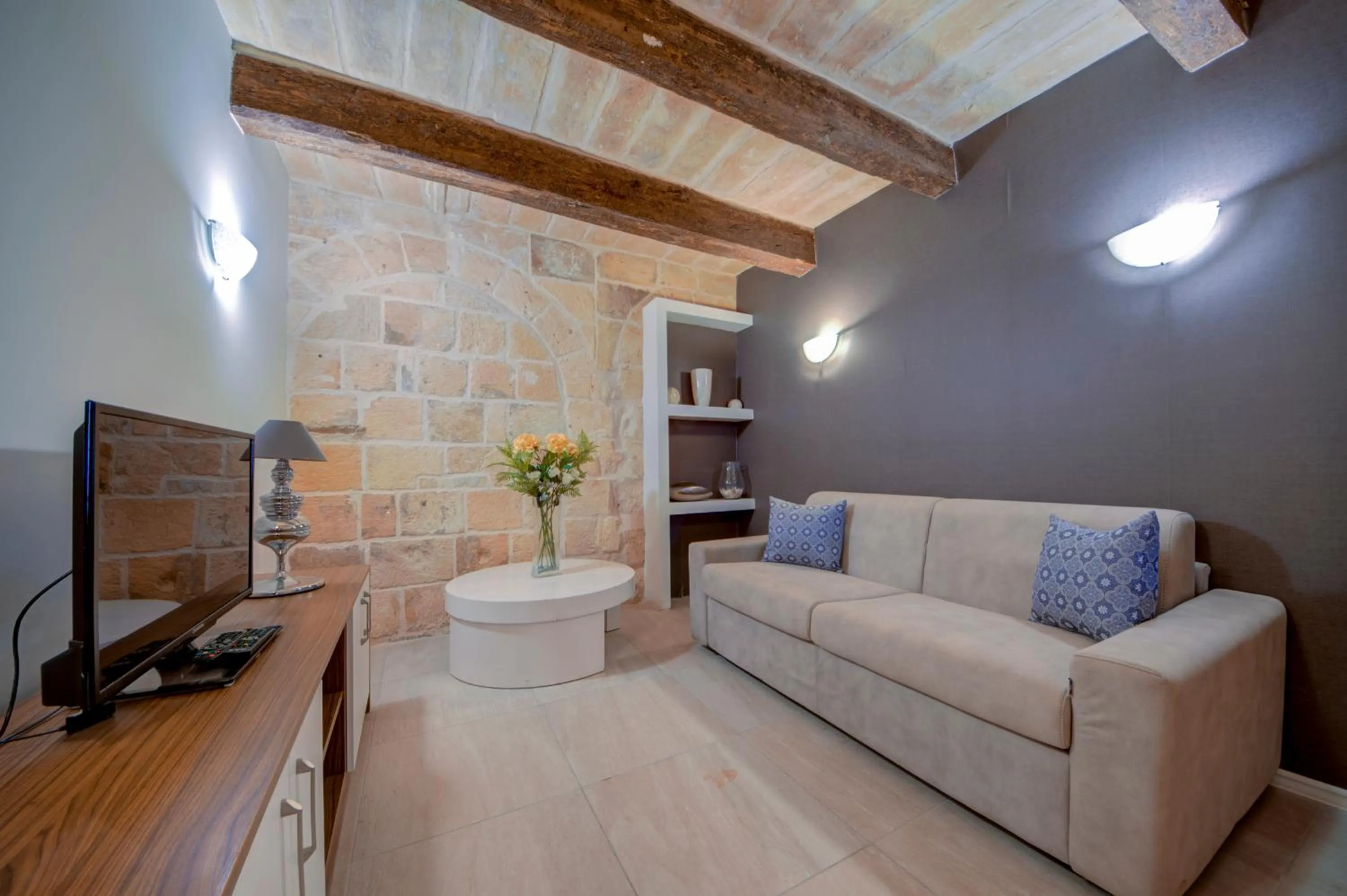 TV and multimedia in Tritoni Harbour suites - Valletta
