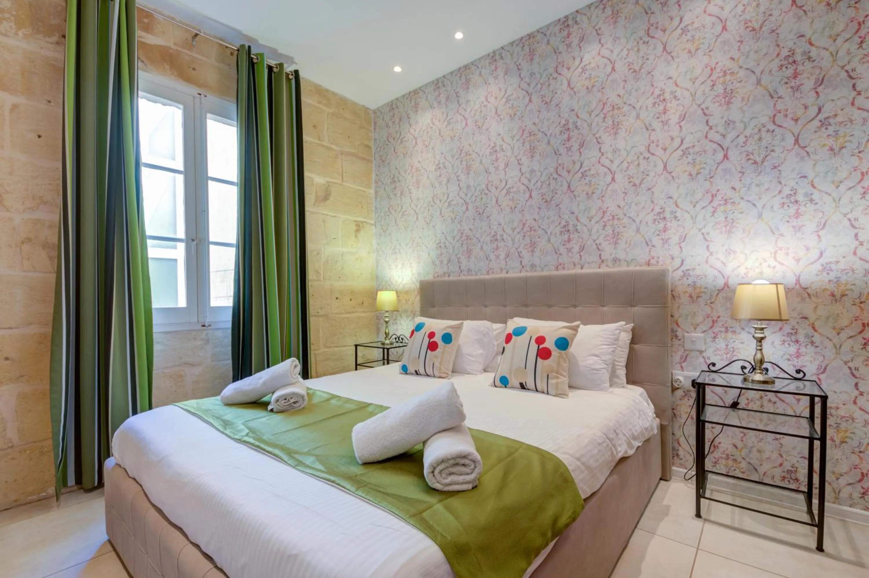 Bed in Tritoni Harbour suites - Valletta