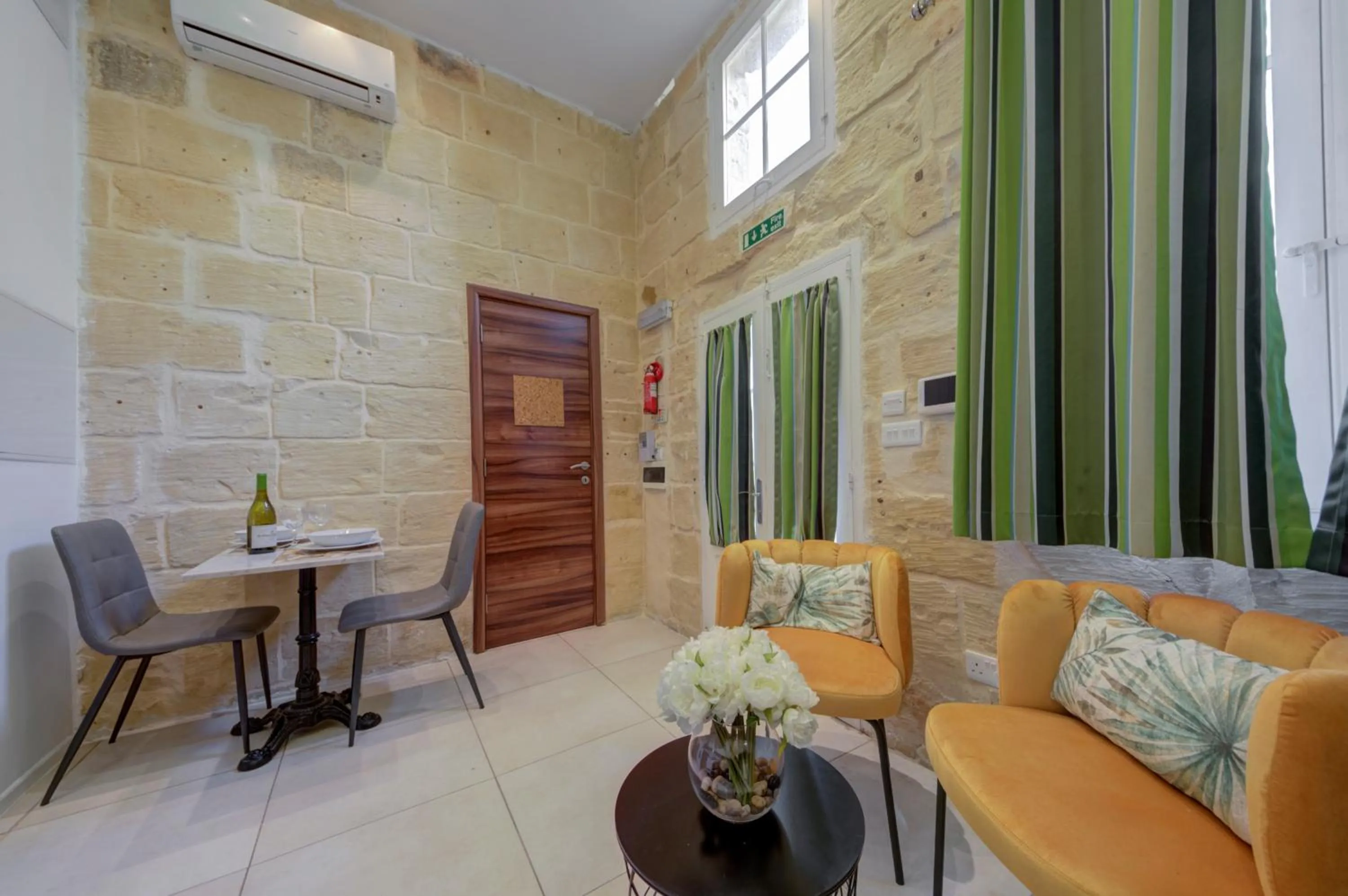 Living room in Tritoni Harbour suites - Valletta