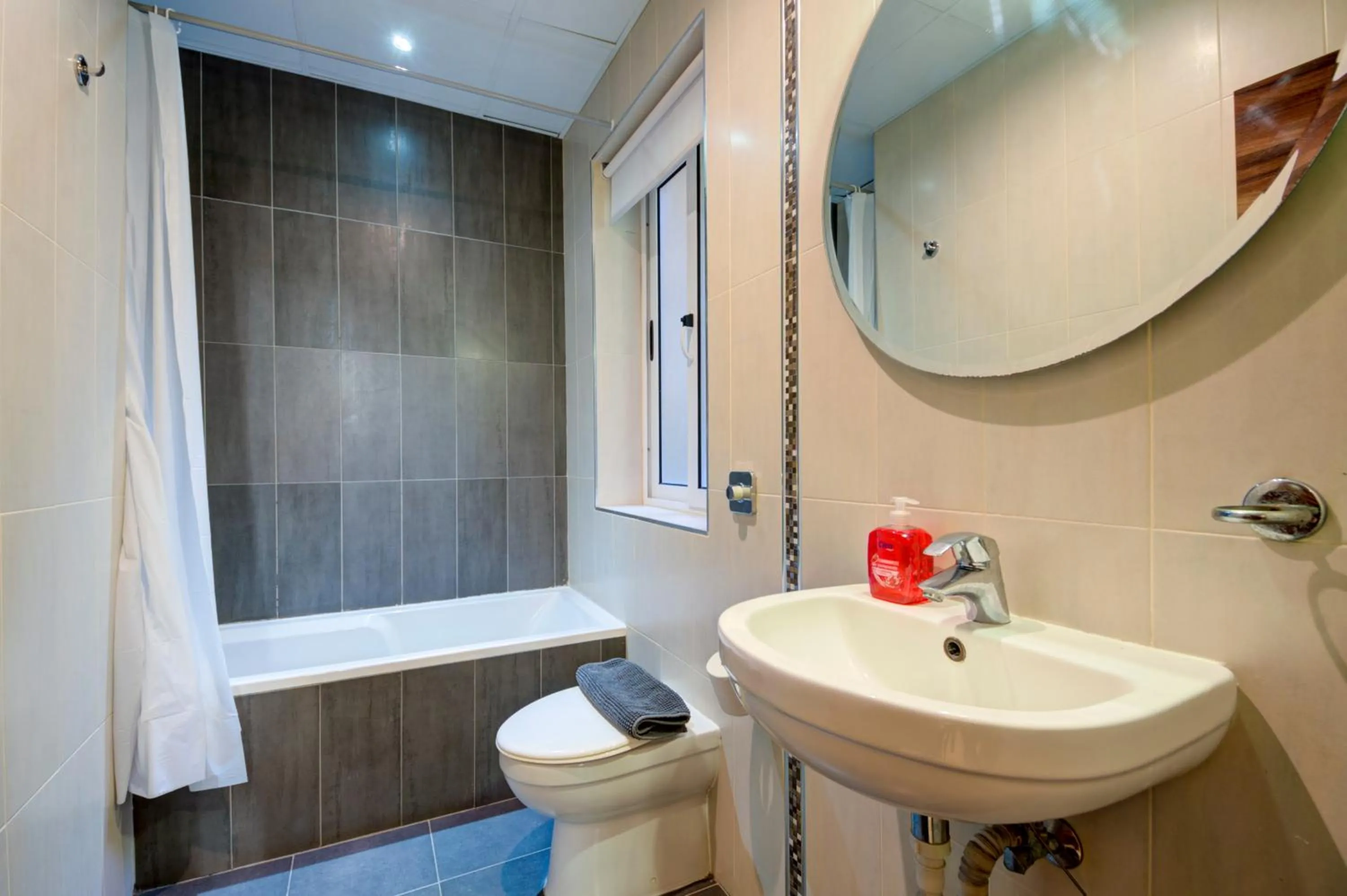 Toilet in Tritoni Harbour suites - Valletta