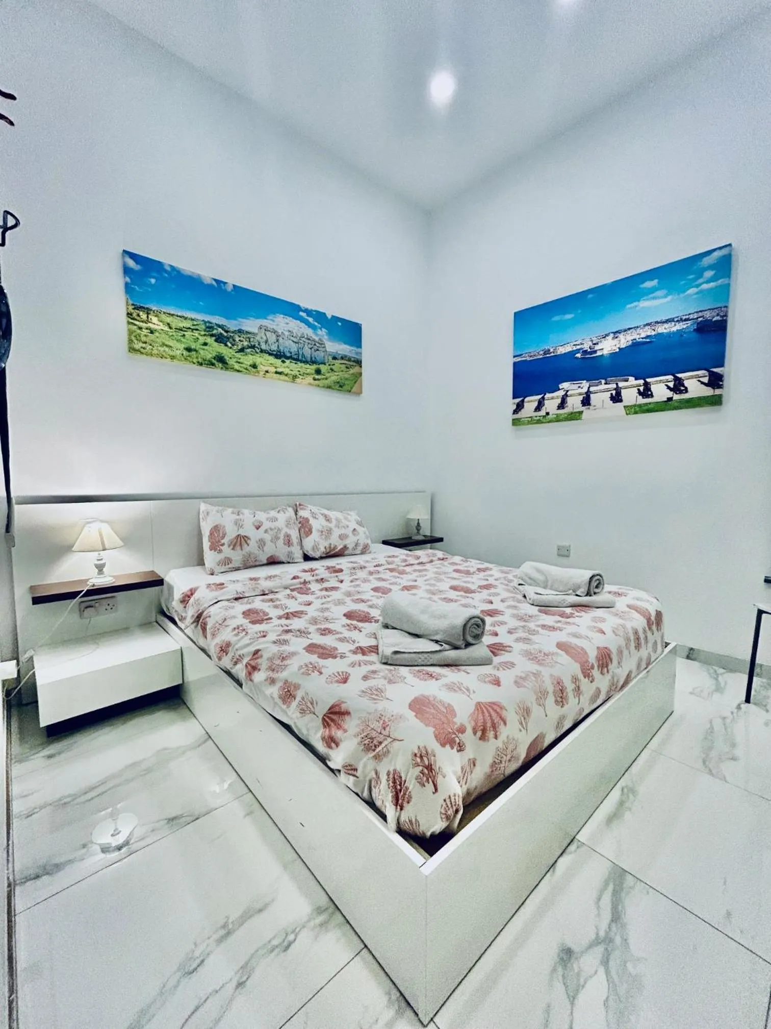 Bed in Tritoni Harbour suites - Valletta