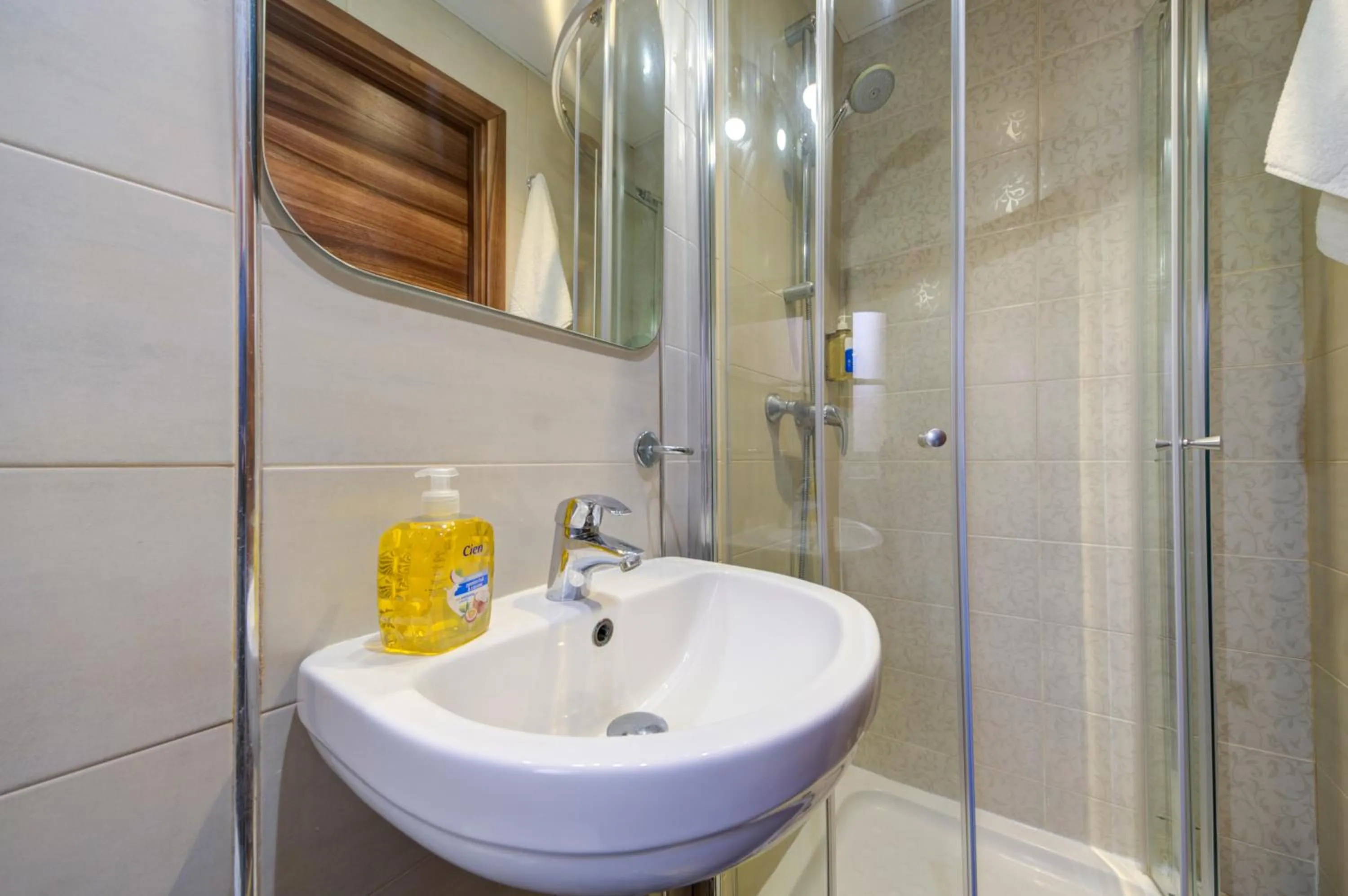 Bathroom in Tritoni Harbour suites - Valletta