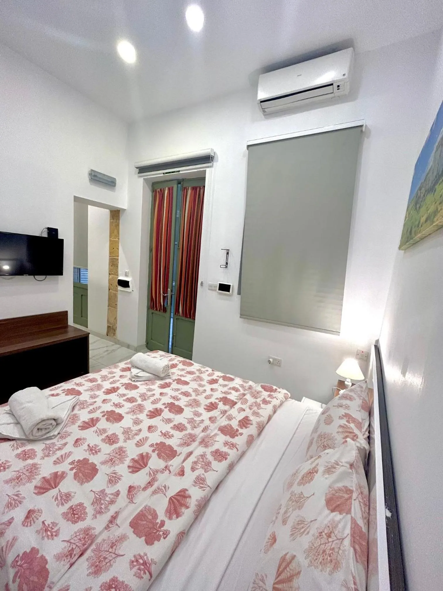 Bed in Tritoni Harbour suites - Valletta