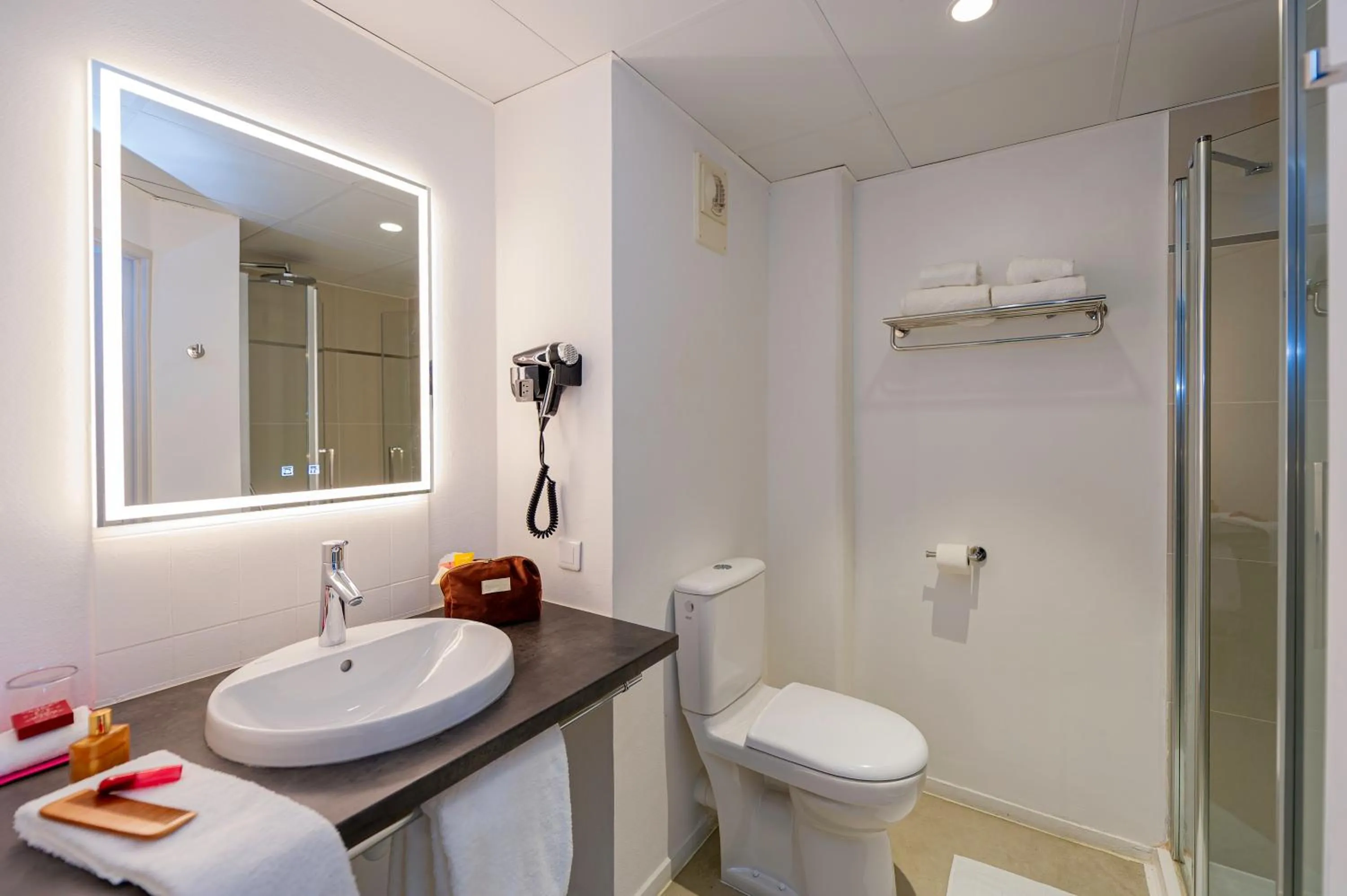 Bathroom in Hôtel Le Grand Barnum