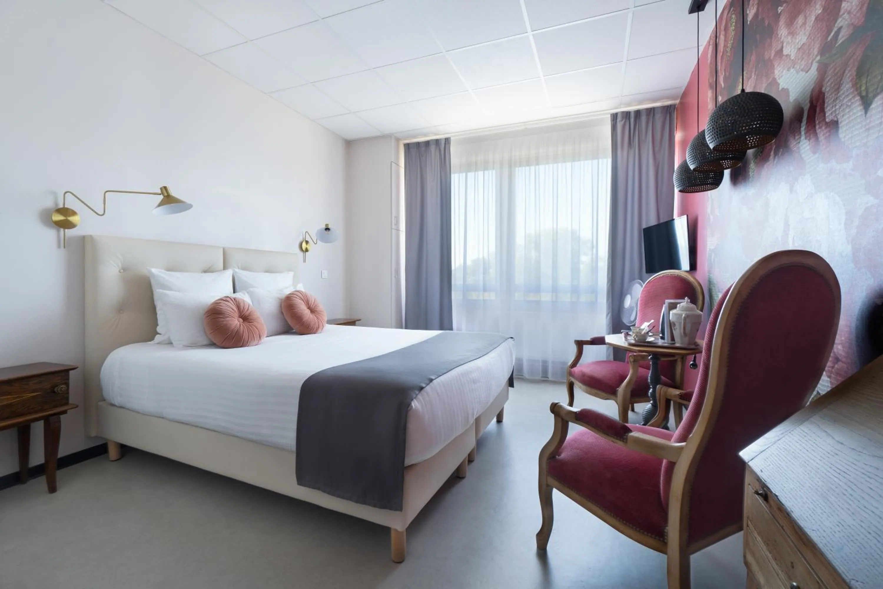 Photo of the whole room, Bed in Hôtel Le Grand Barnum