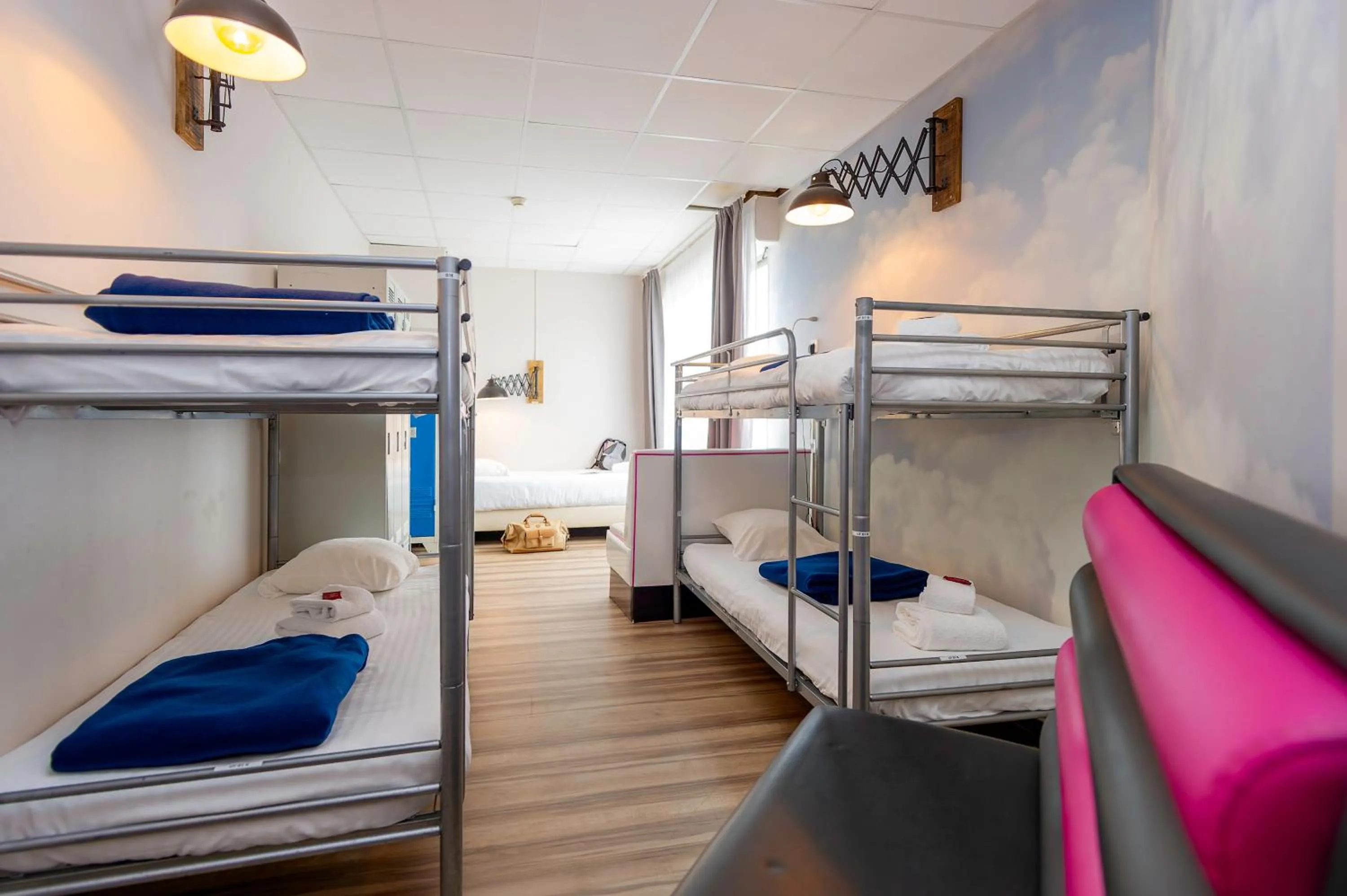 bunk bed, Bed in Hôtel Le Grand Barnum