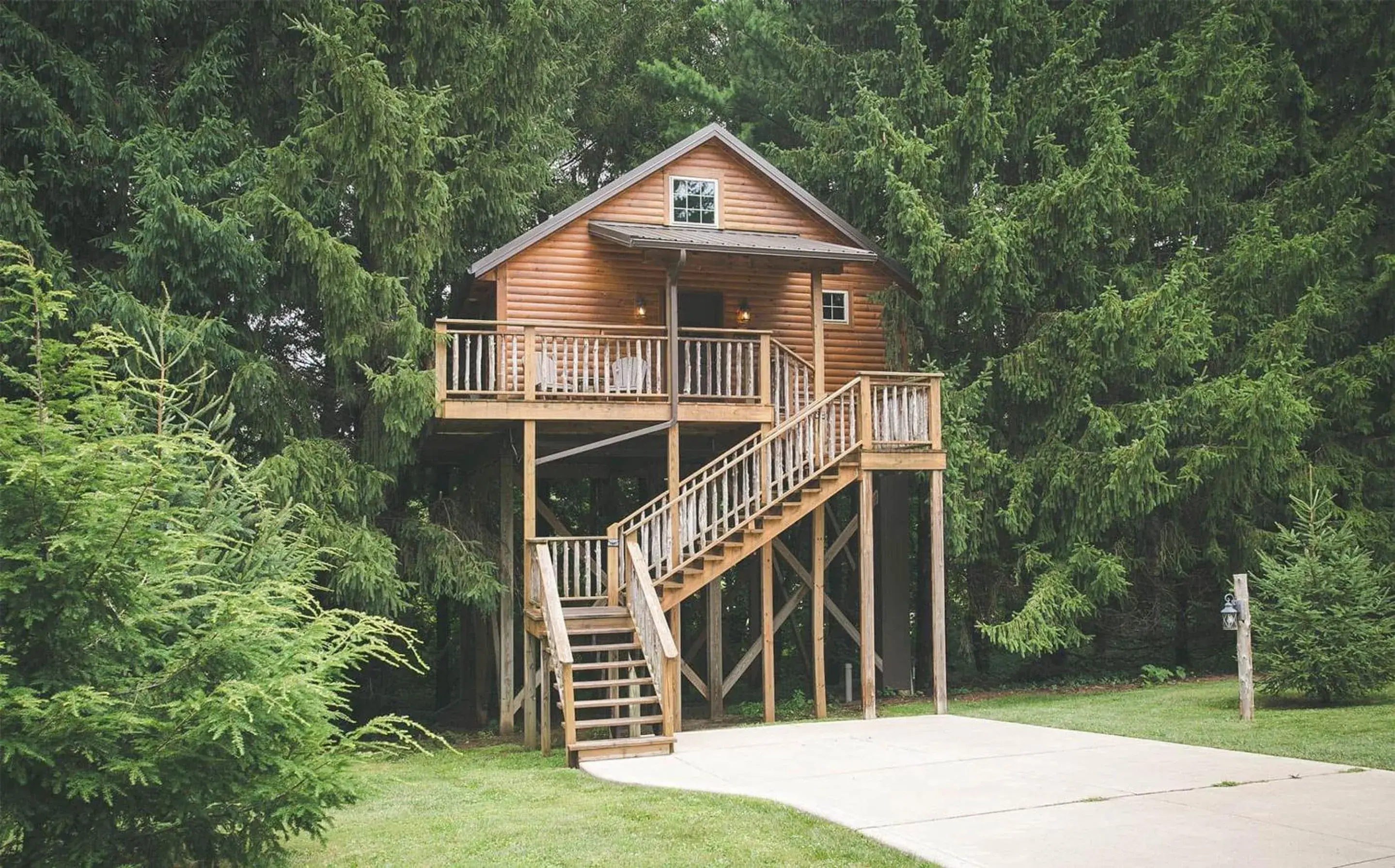 Lofty Willows Treehouse by Amish Country Lodging Lofty Willows Treehouse by Amish Country Lodging