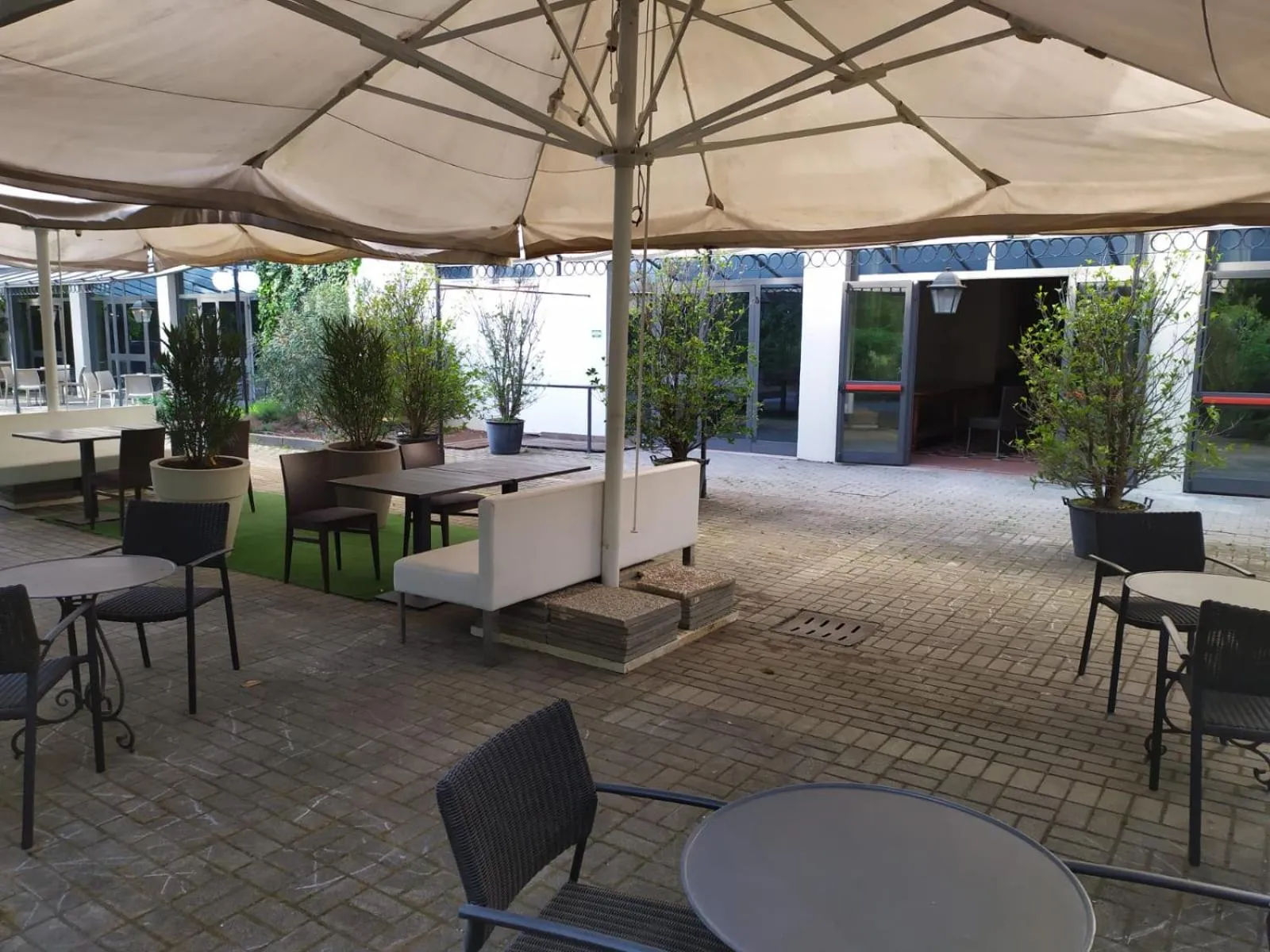 Restaurant/places to eat in Ferretti MajesticHouse