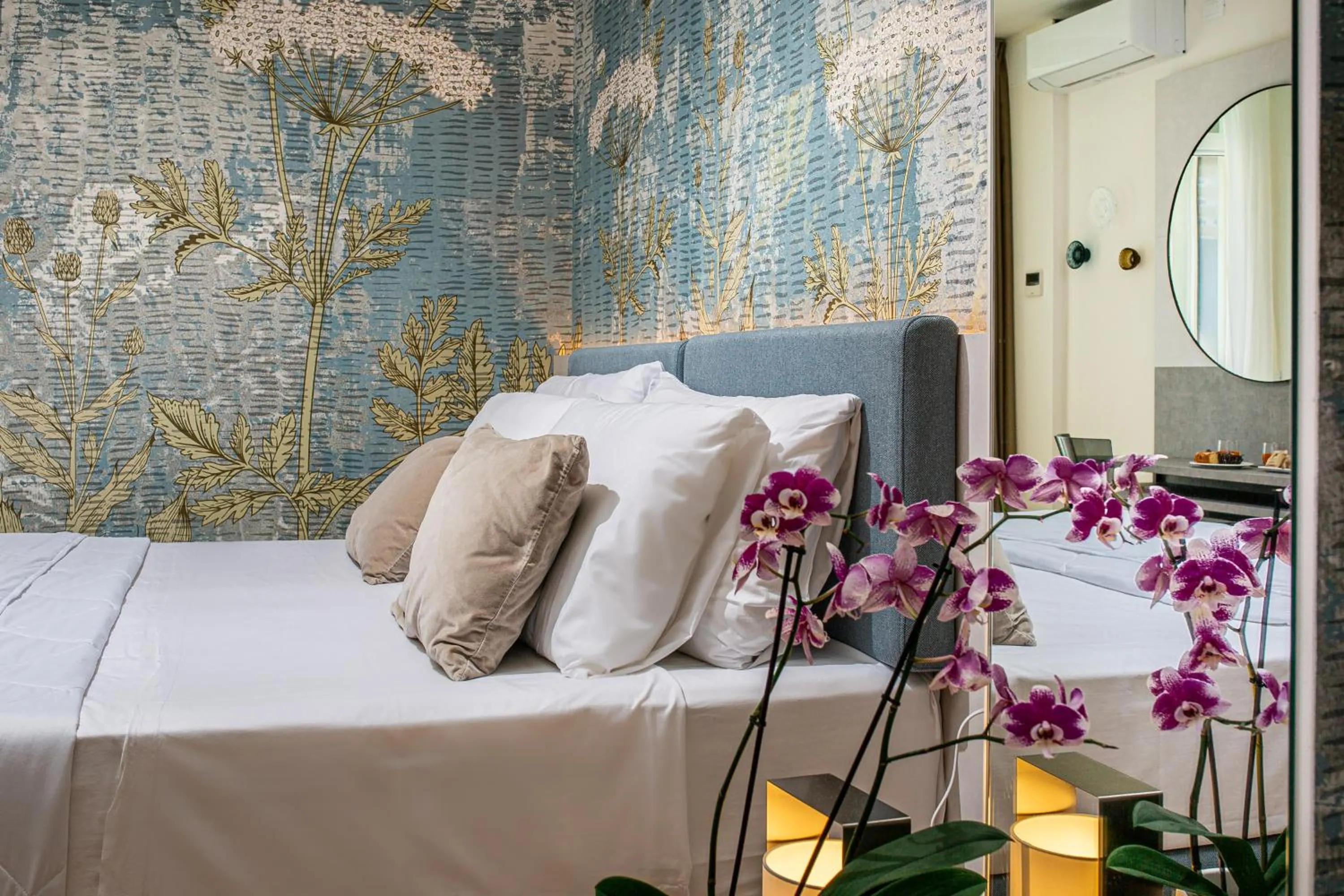 Property building, Bed in Hotel Bembo