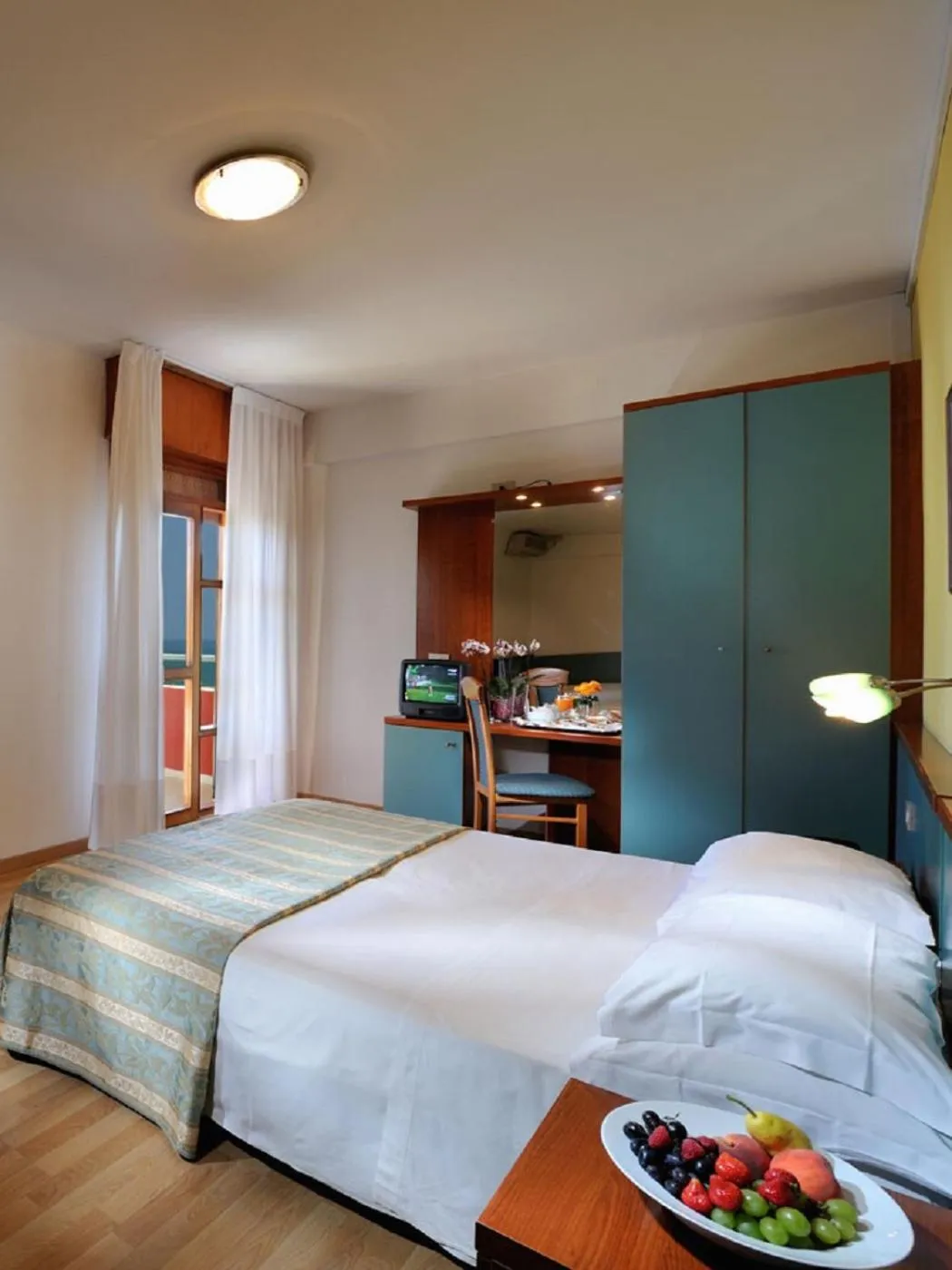 Property building, Bed in Hotel Bembo