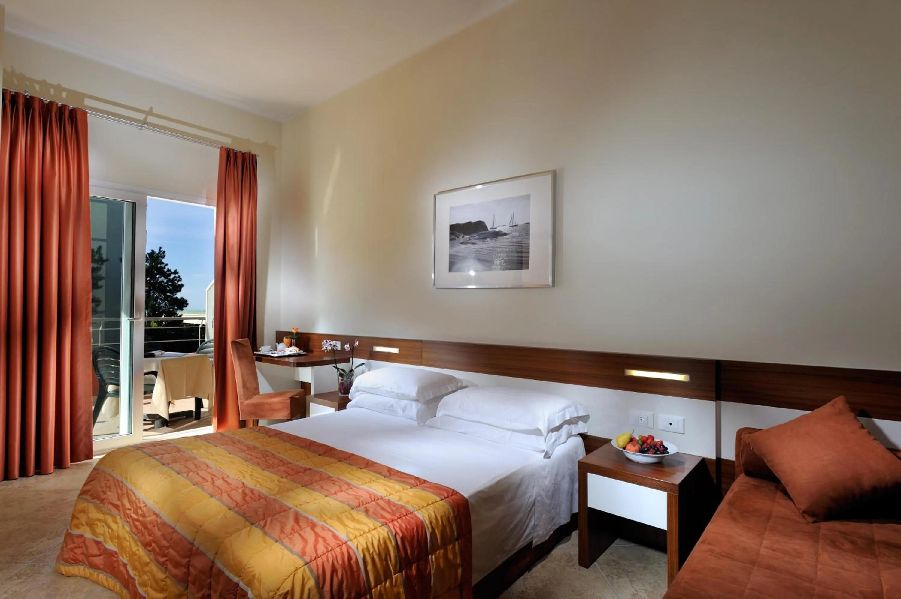 Balcony/Terrace, Bed in Hotel Bembo