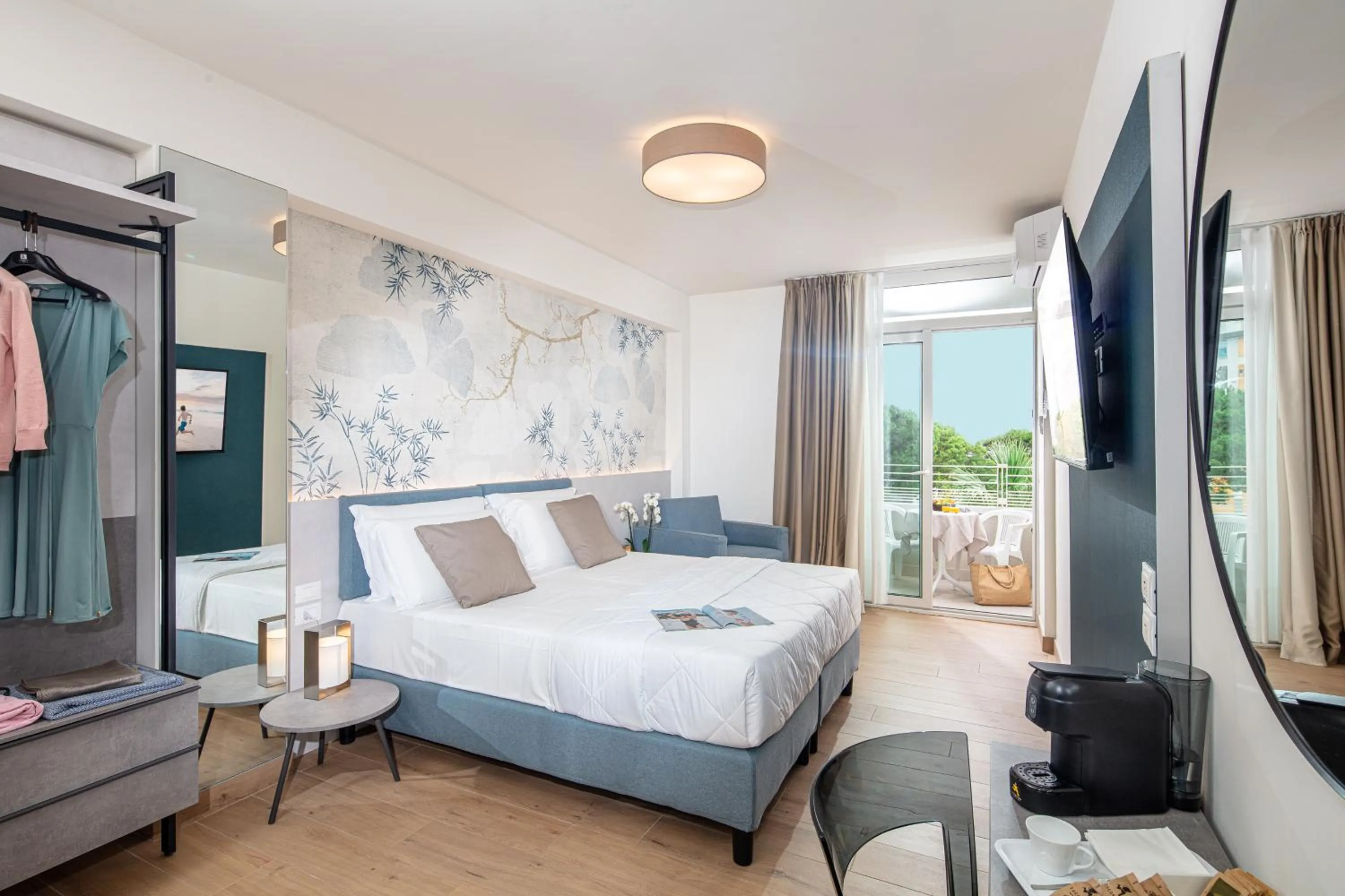 Property building, Bed in Hotel Bembo