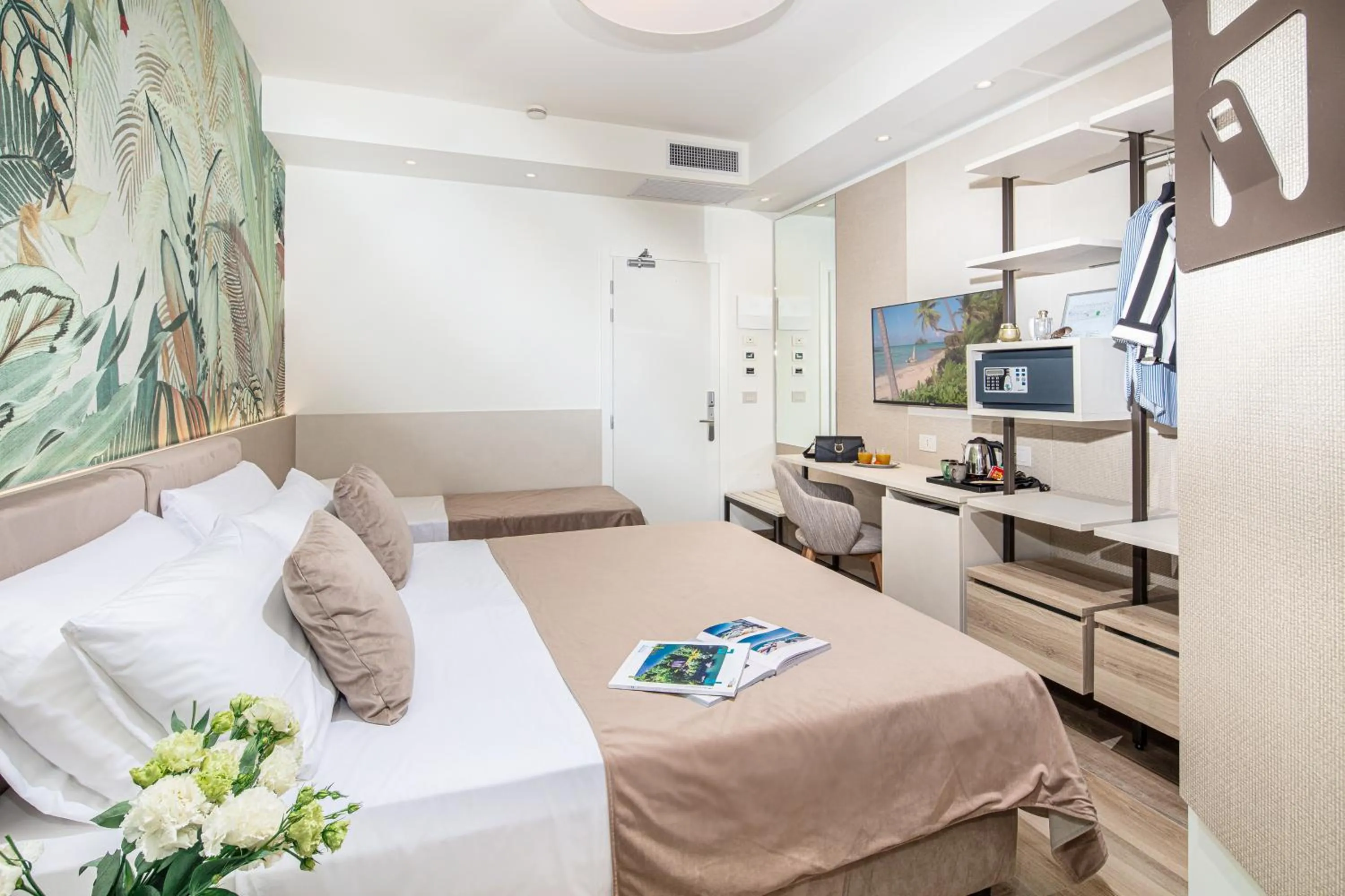 Property building, Bed in Hotel Excelsior