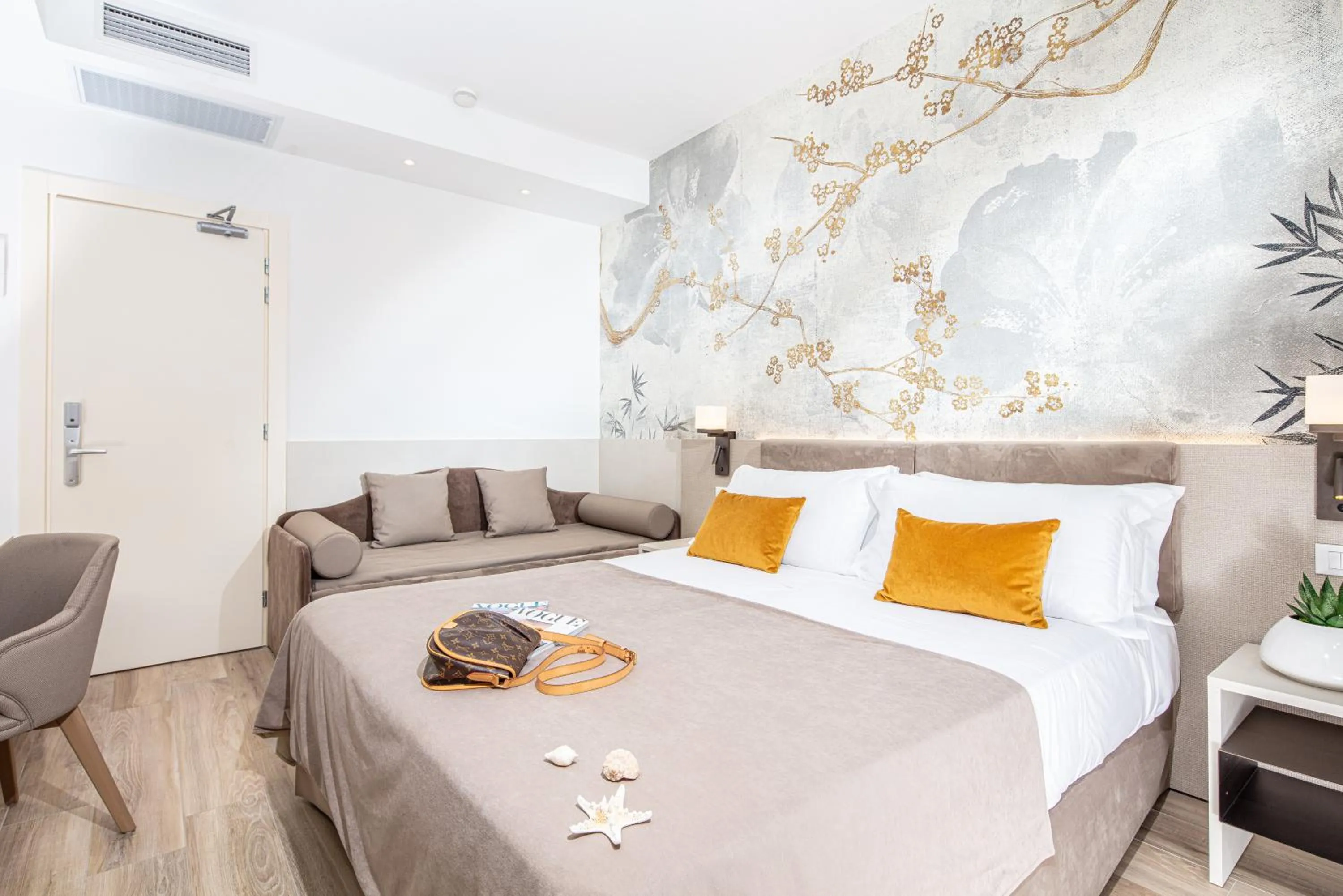 Property building, Bed in Hotel Excelsior