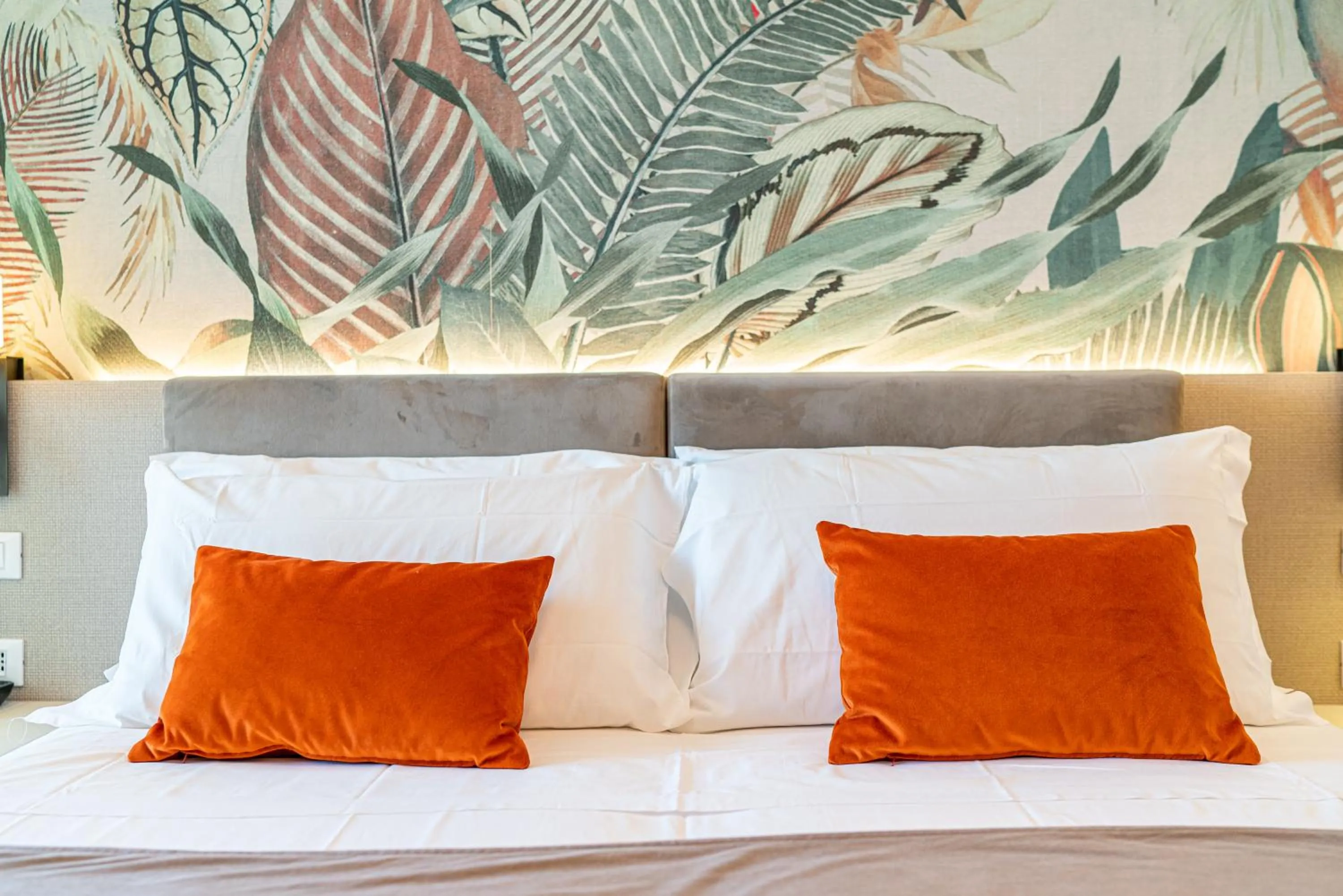 Property building, Bed in Hotel Excelsior