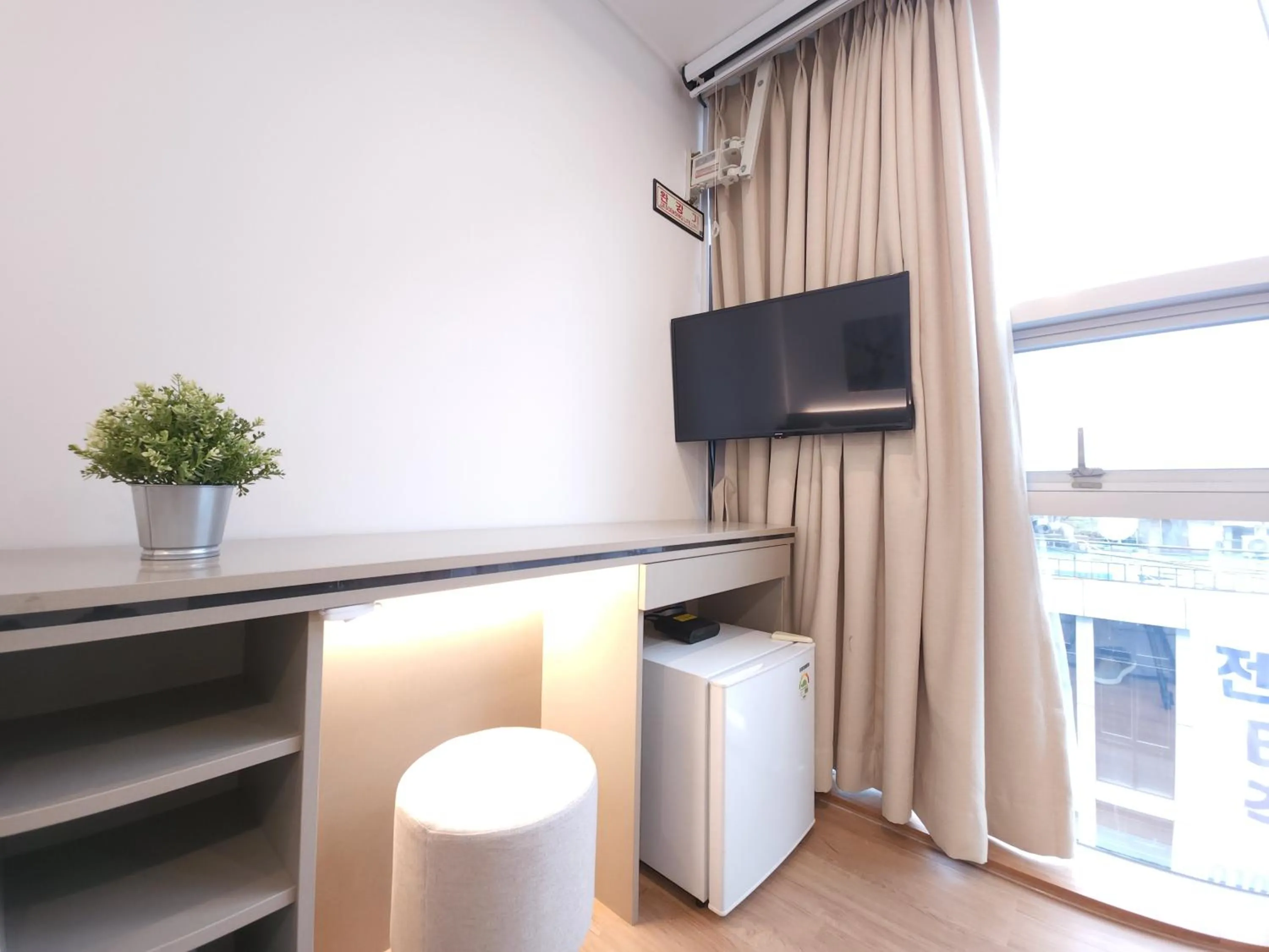 TV and multimedia in OYO Hostel Myeongdong 2