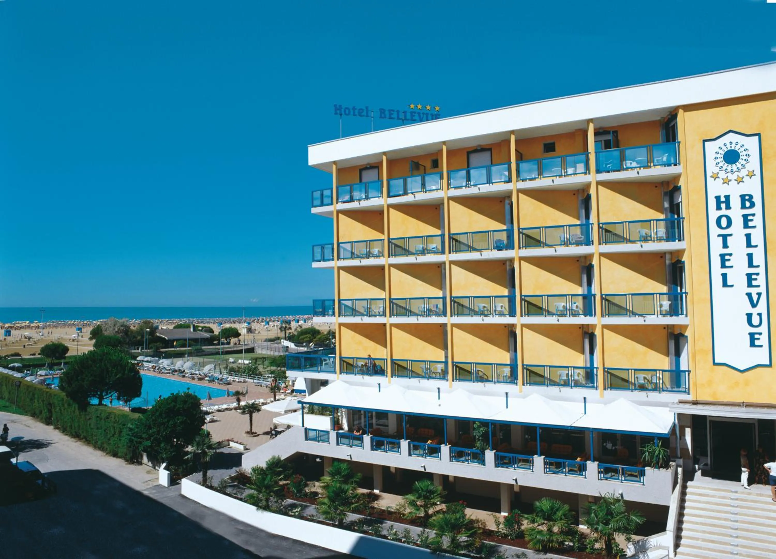 Facade/entrance in Hotel Bellevue