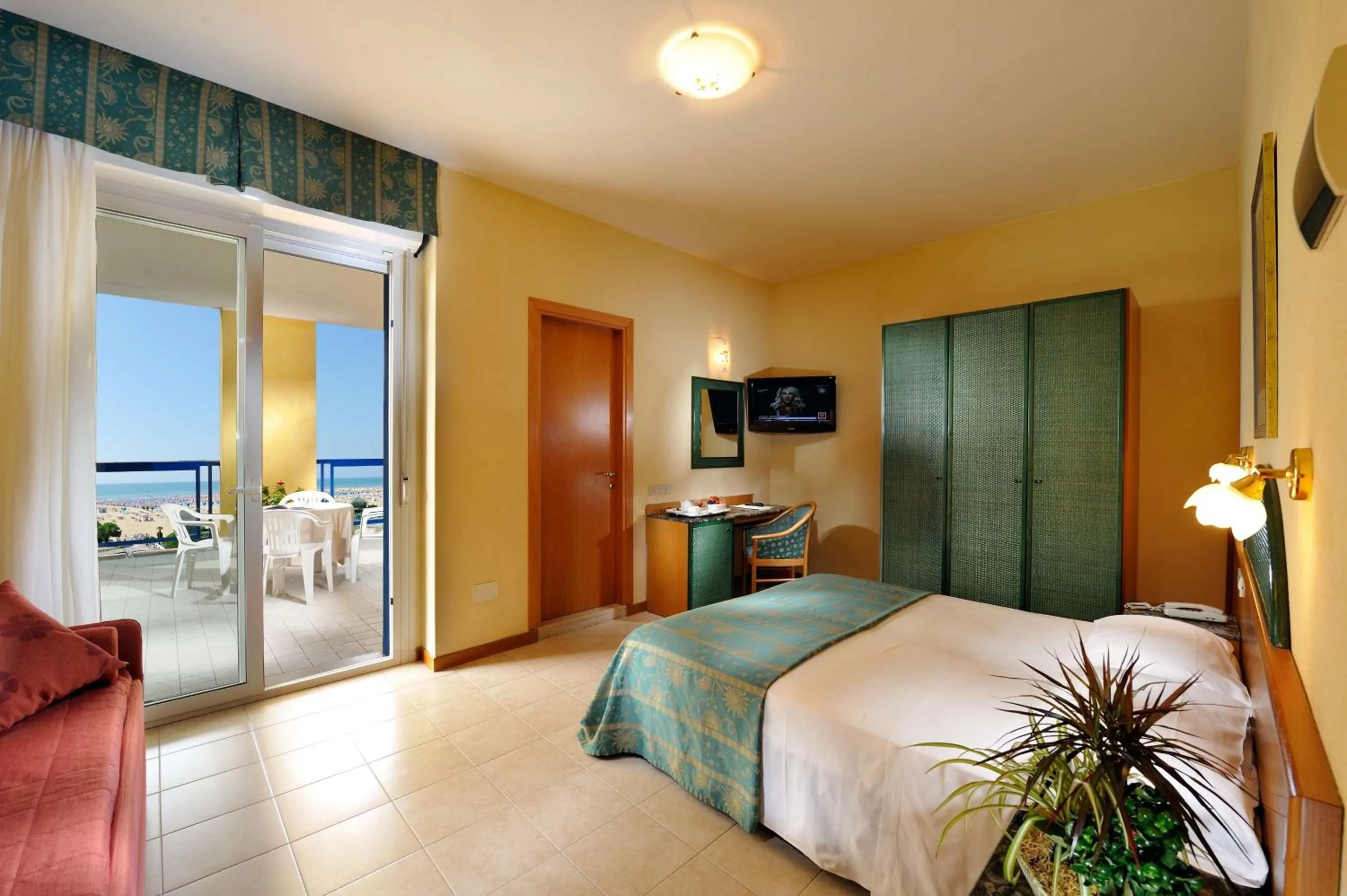 Balcony/Terrace, Bed in Hotel Bellevue