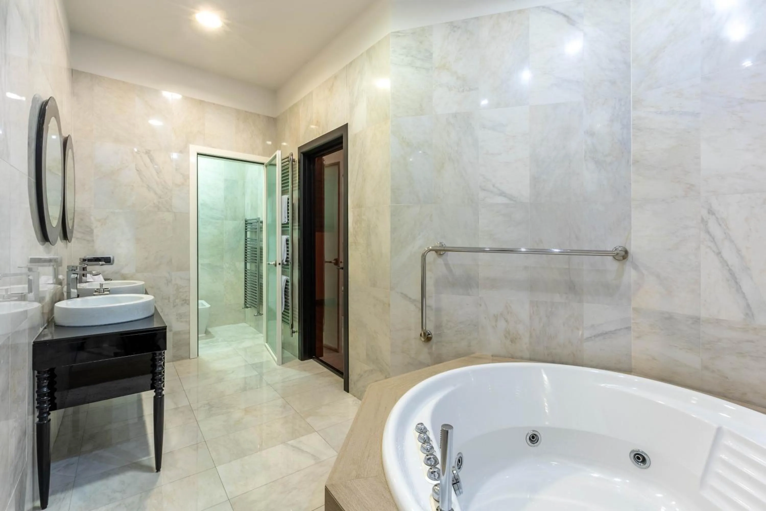 Bathroom in Relais Hotel Centrale "Dimora Storica"