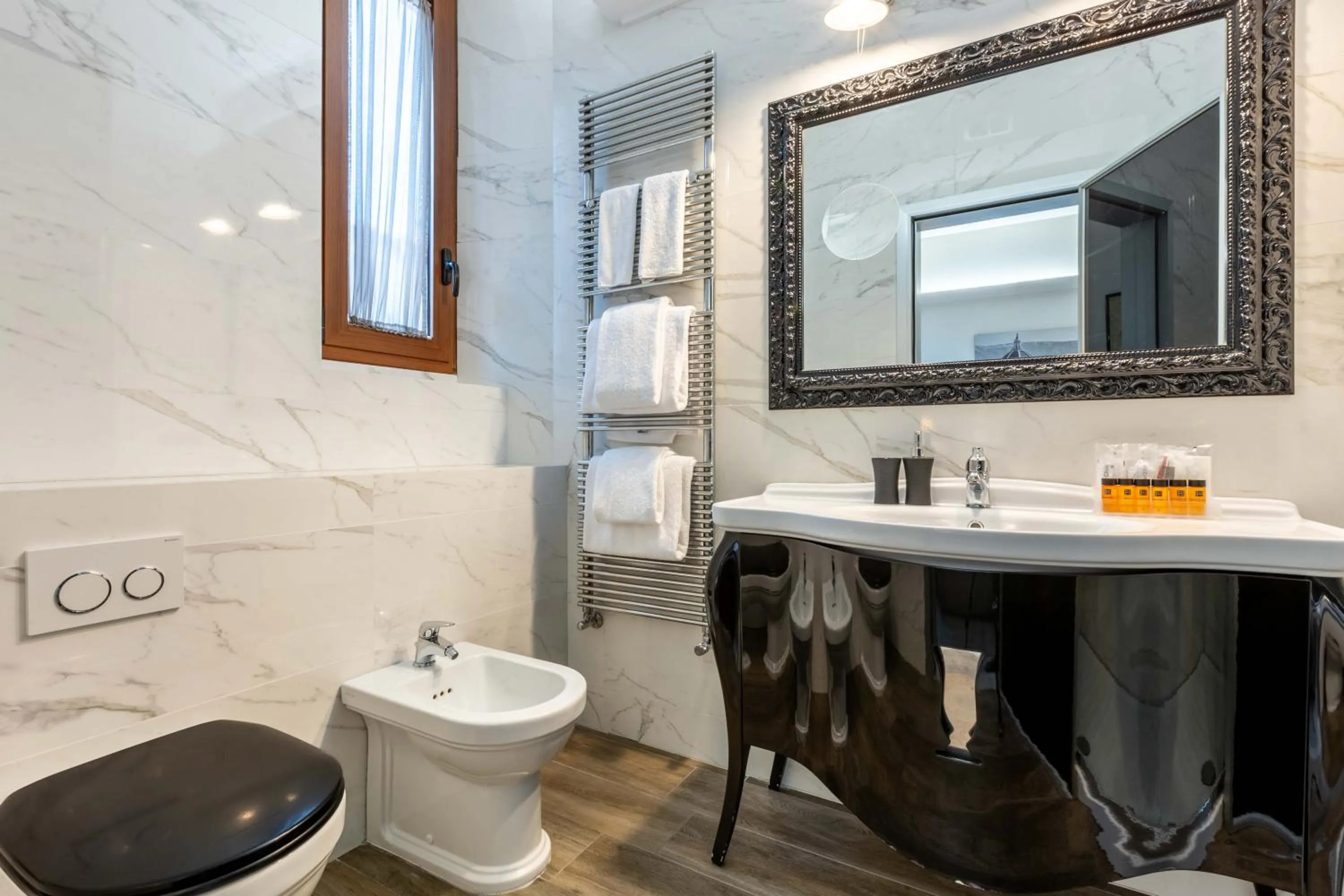 Bathroom in Relais Hotel Centrale "Dimora Storica"