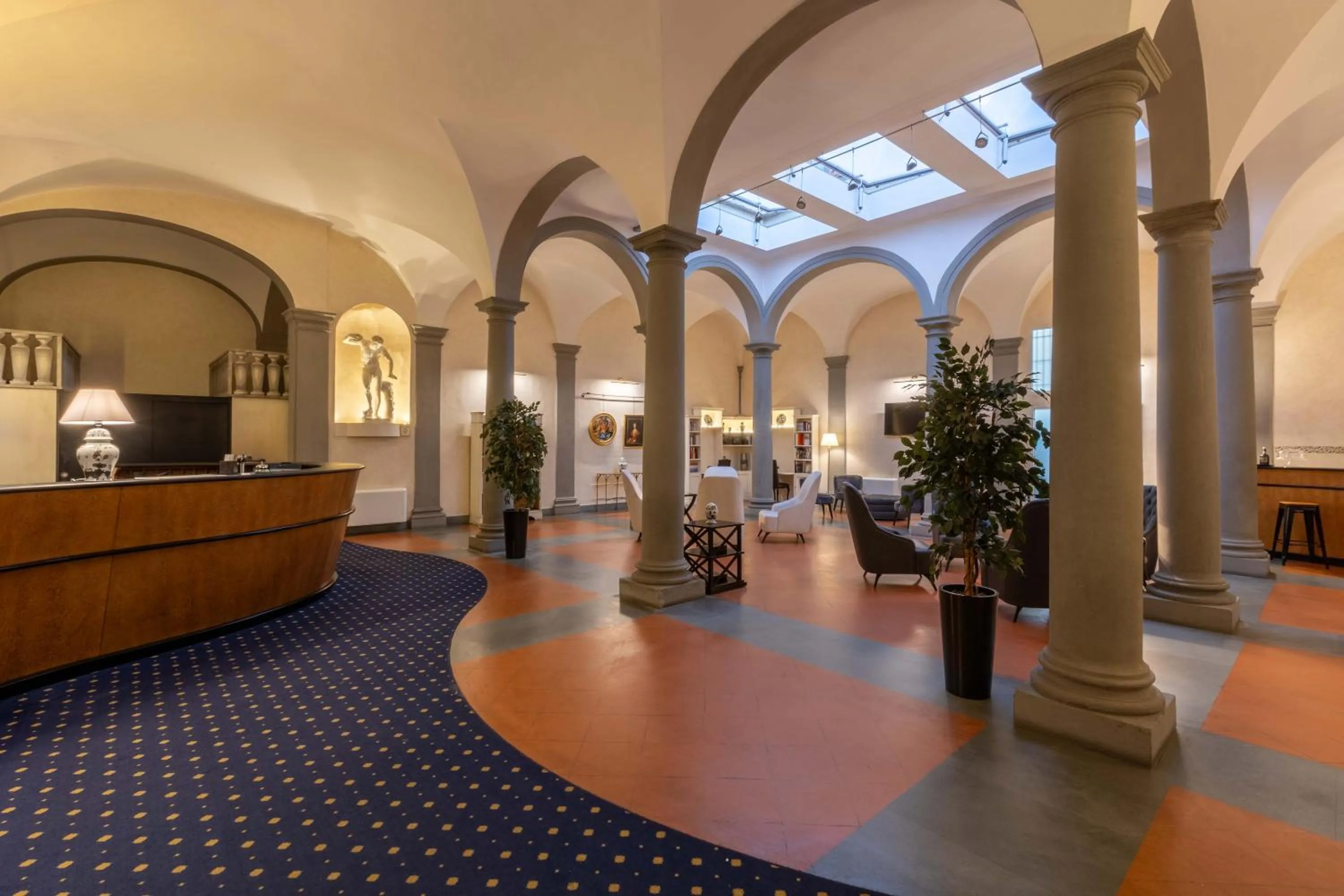 Lobby or reception in Relais Hotel Centrale "Dimora Storica"