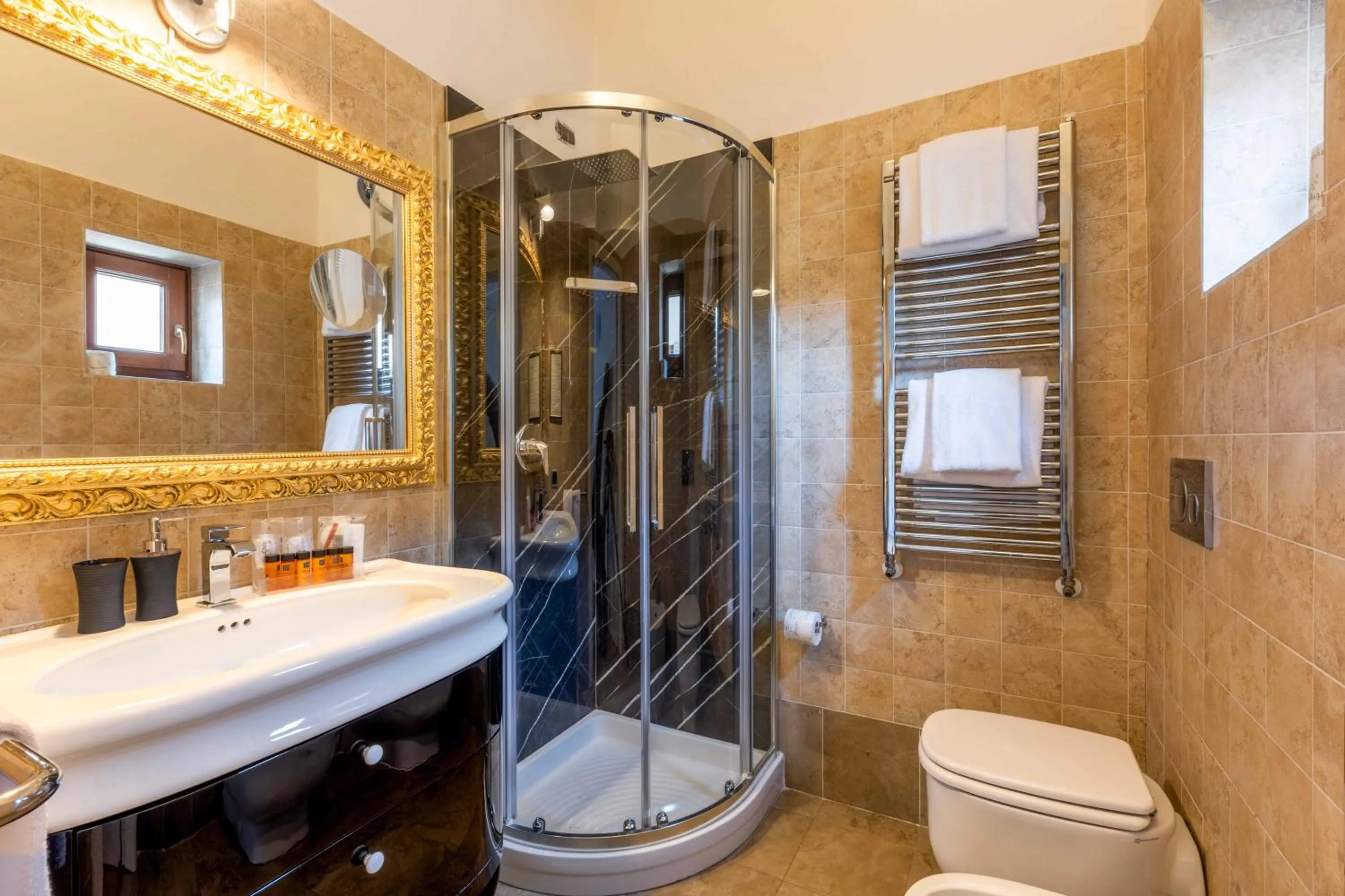 Bathroom in Relais Hotel Centrale "Dimora Storica"