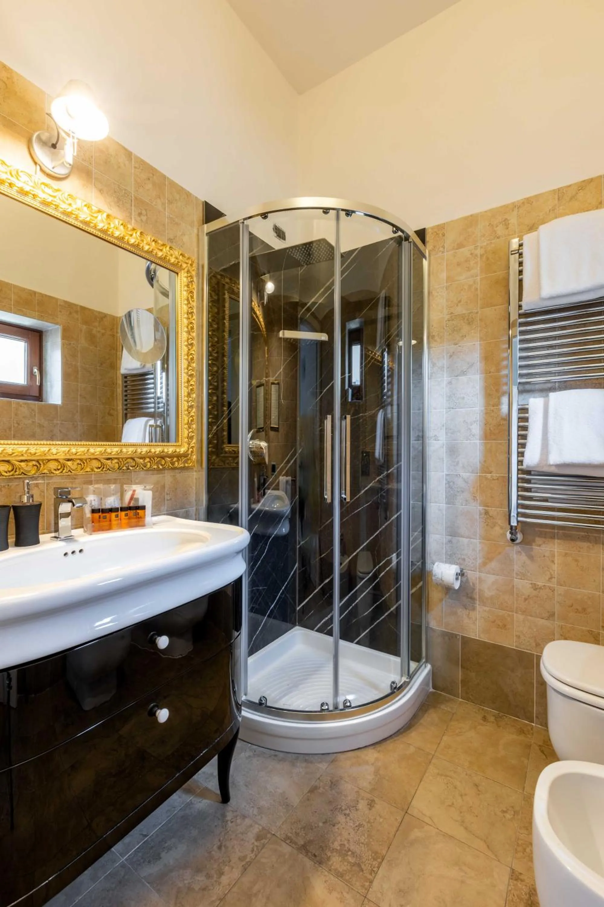 Bathroom in Relais Hotel Centrale "Dimora Storica"