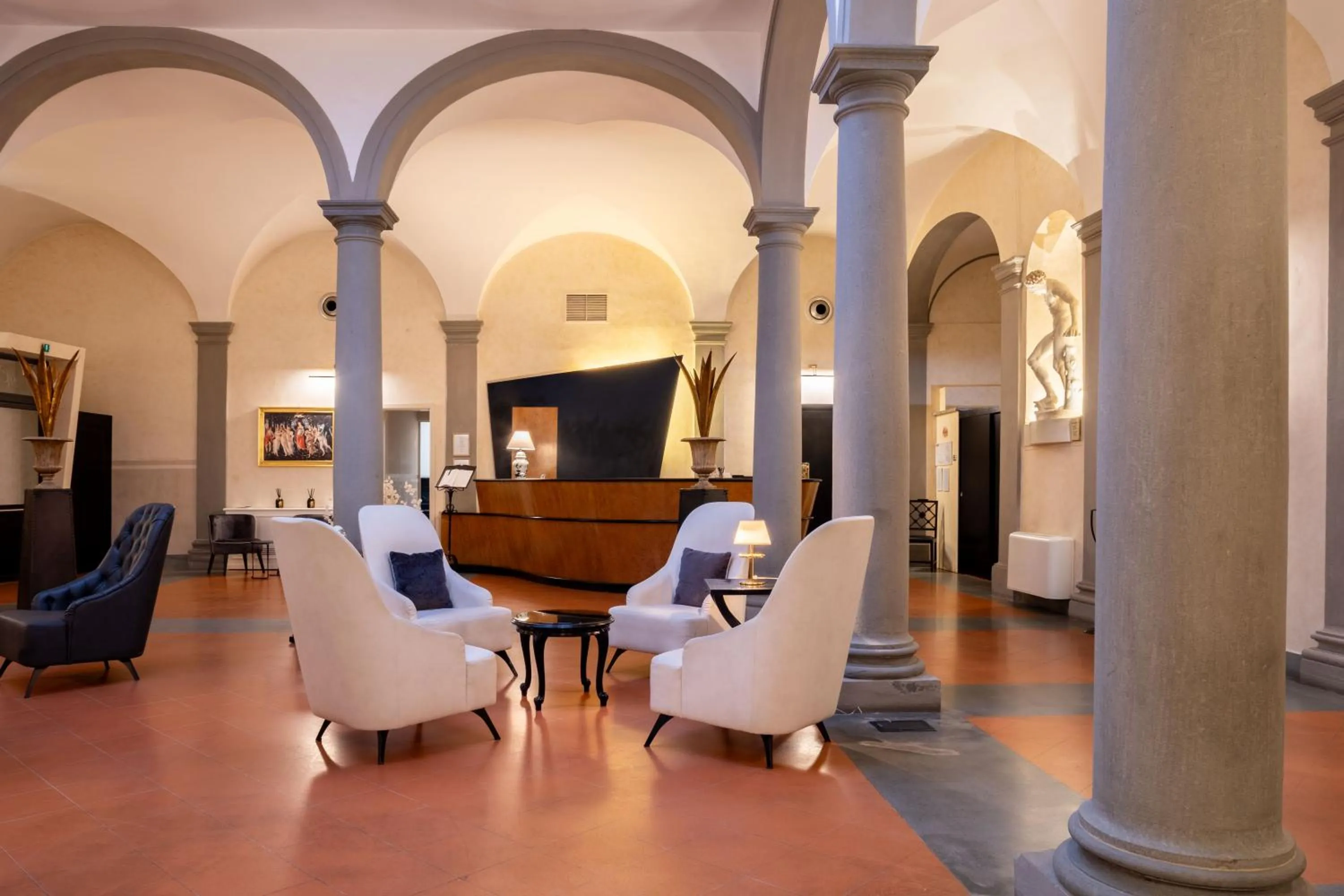 Lobby or reception in Relais Hotel Centrale "Dimora Storica"