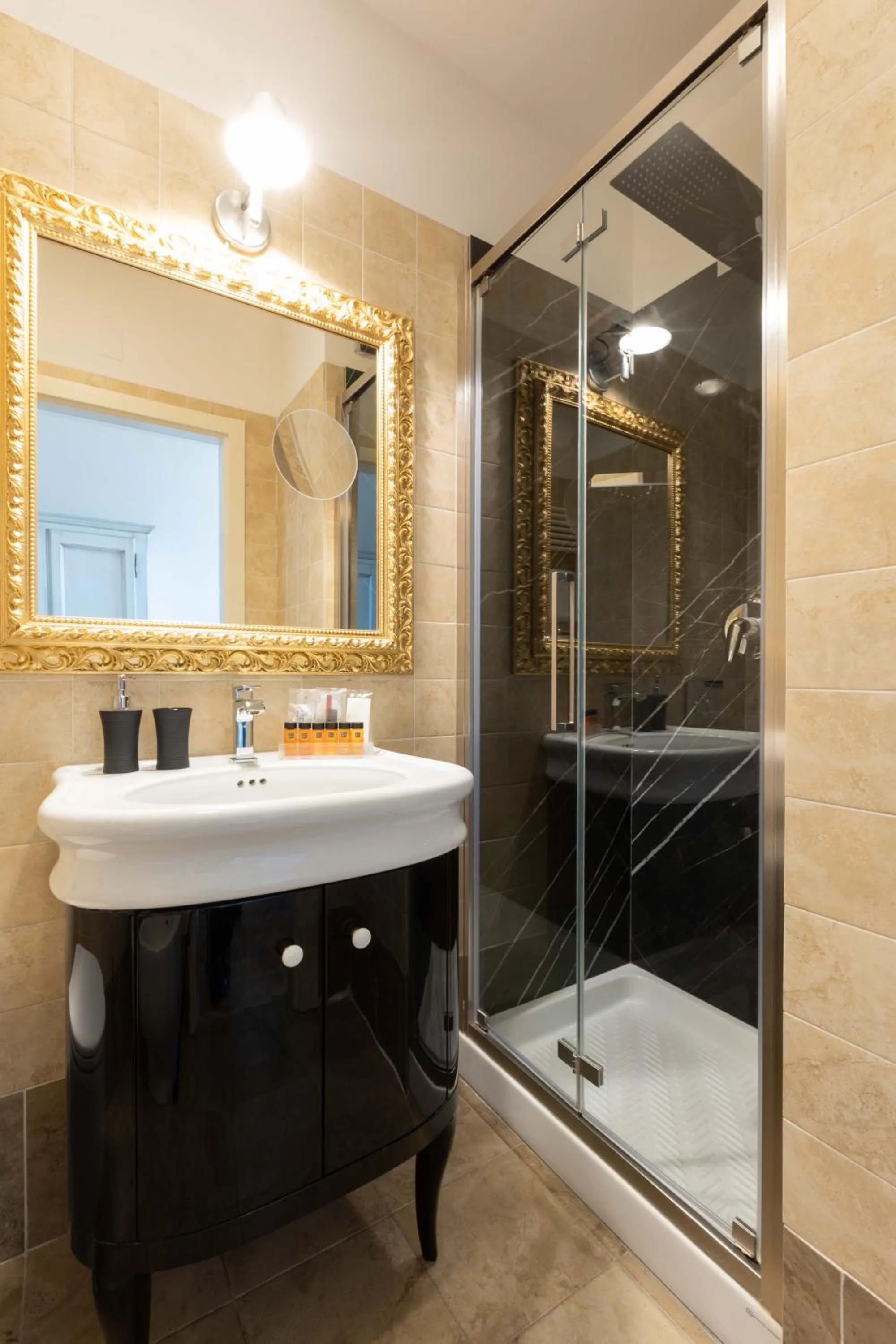 Bathroom in Relais Hotel Centrale "Dimora Storica"