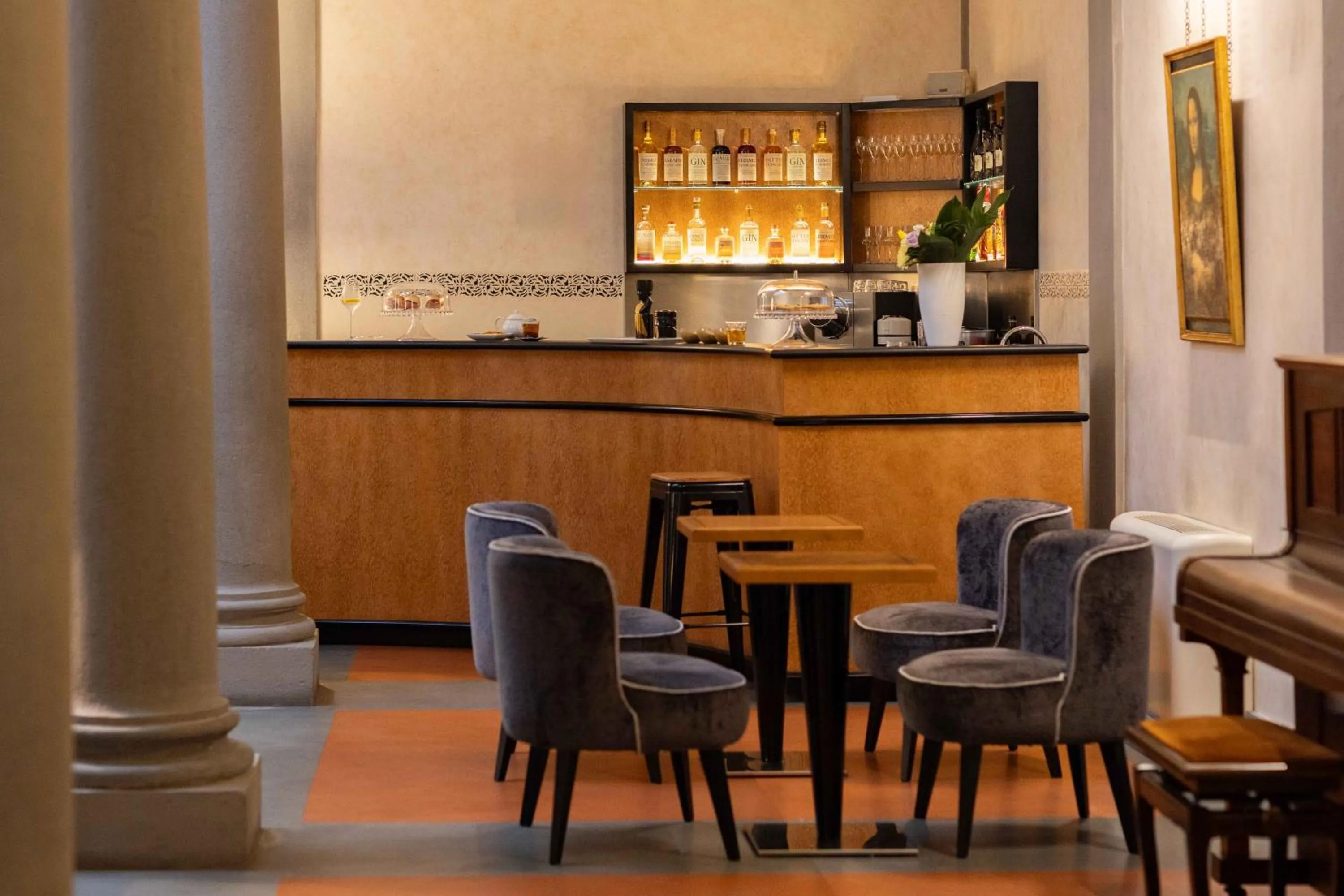 Lounge or bar in Relais Hotel Centrale "Dimora Storica"