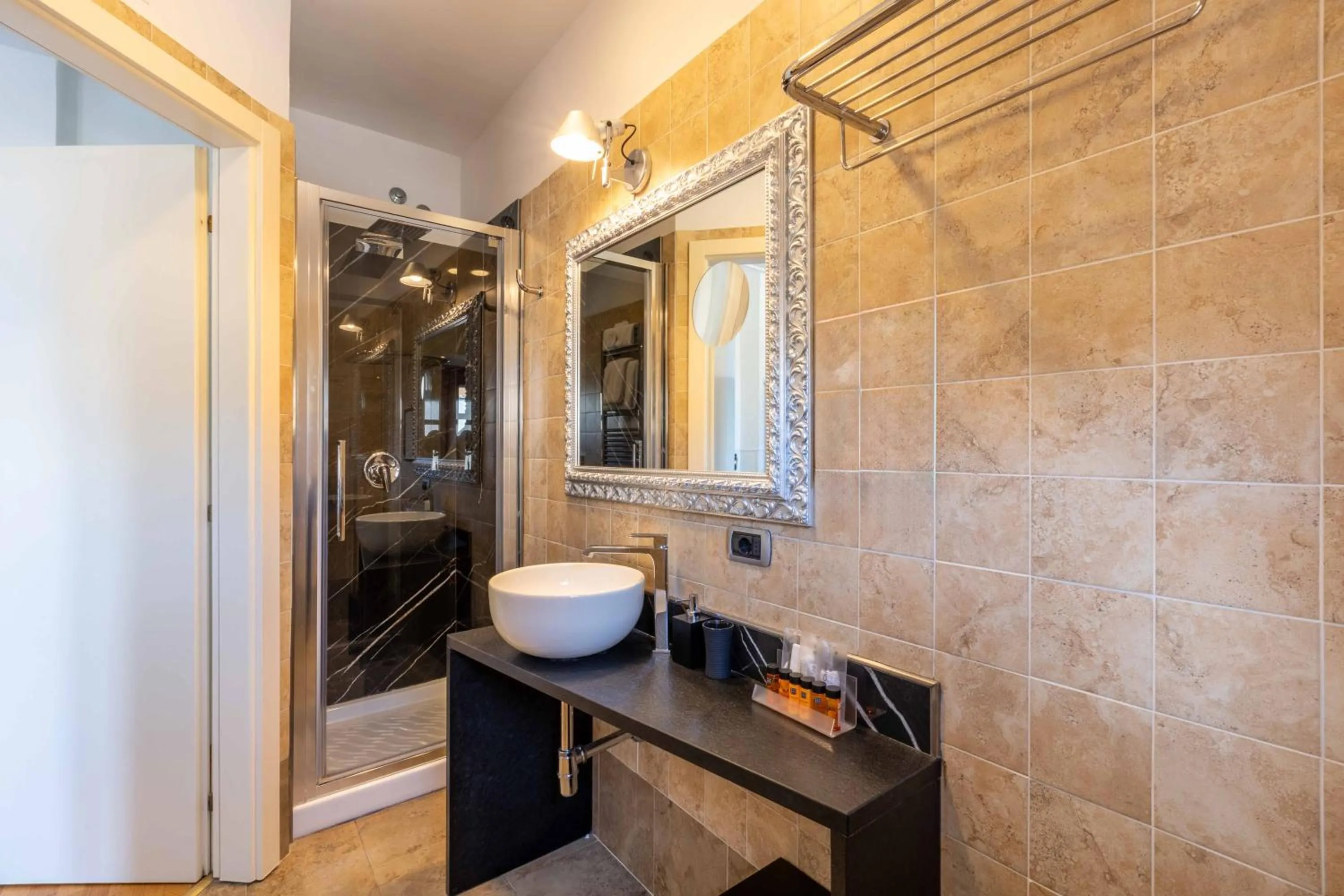 Bathroom in Relais Hotel Centrale "Dimora Storica"