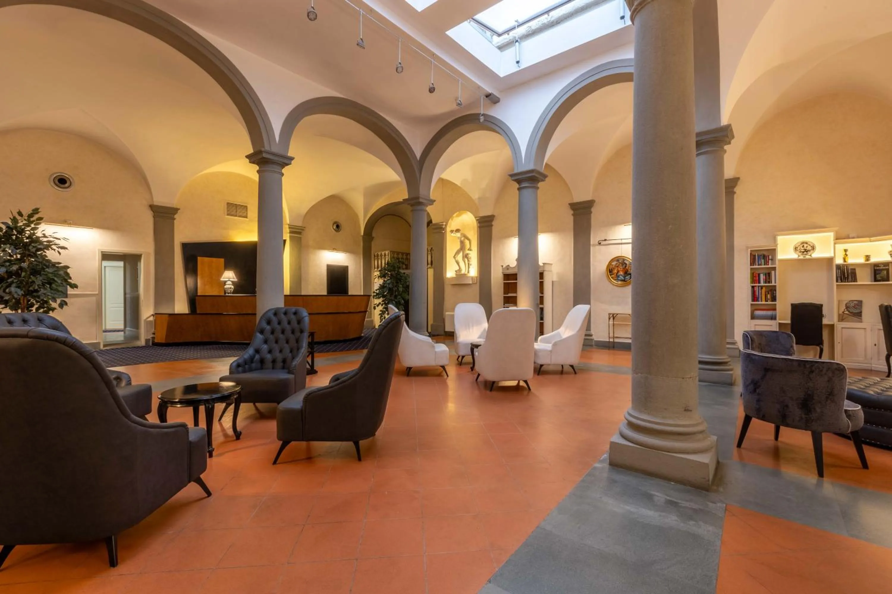 Lobby or reception in Relais Hotel Centrale "Dimora Storica"