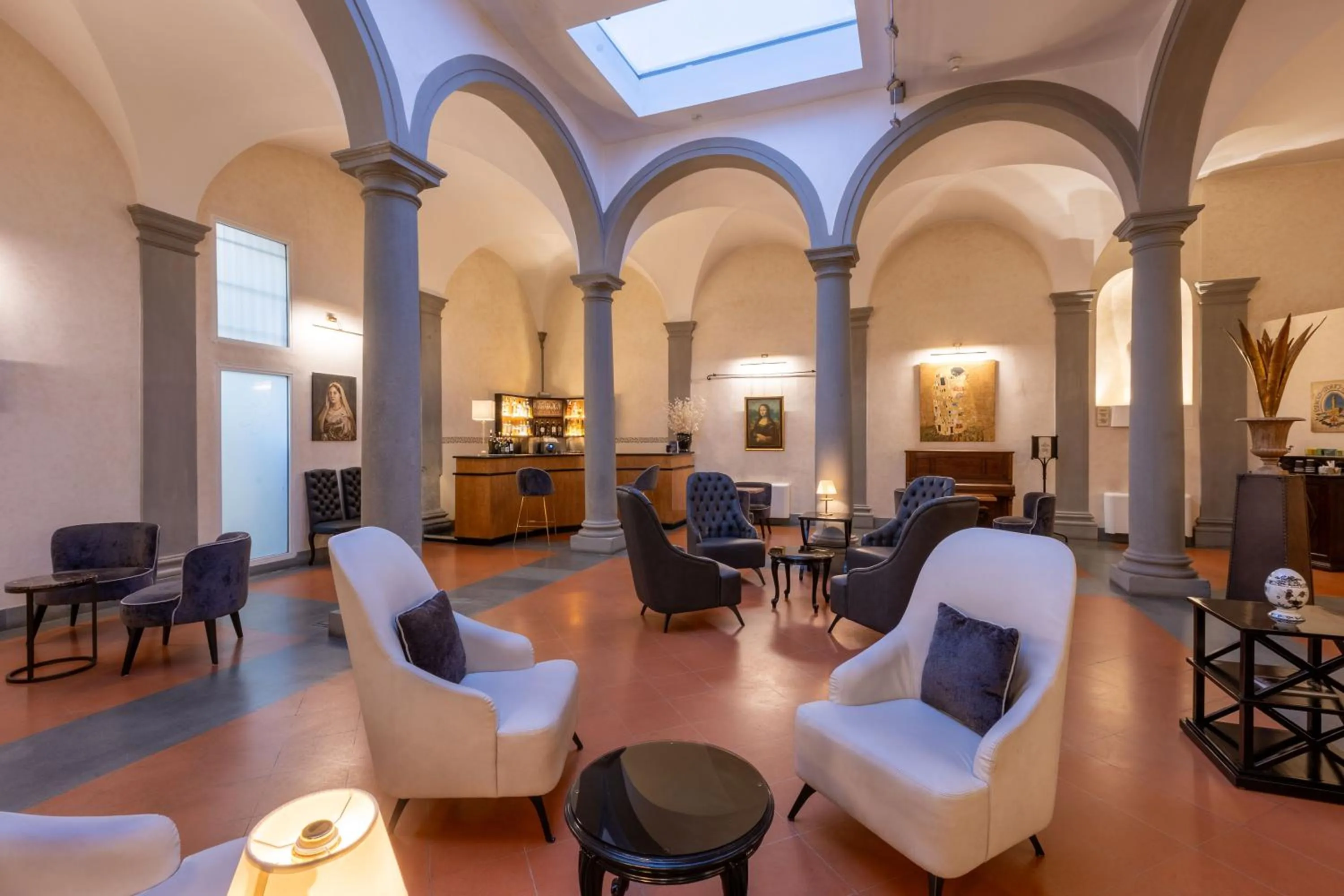 Lobby or reception in Relais Hotel Centrale "Dimora Storica"