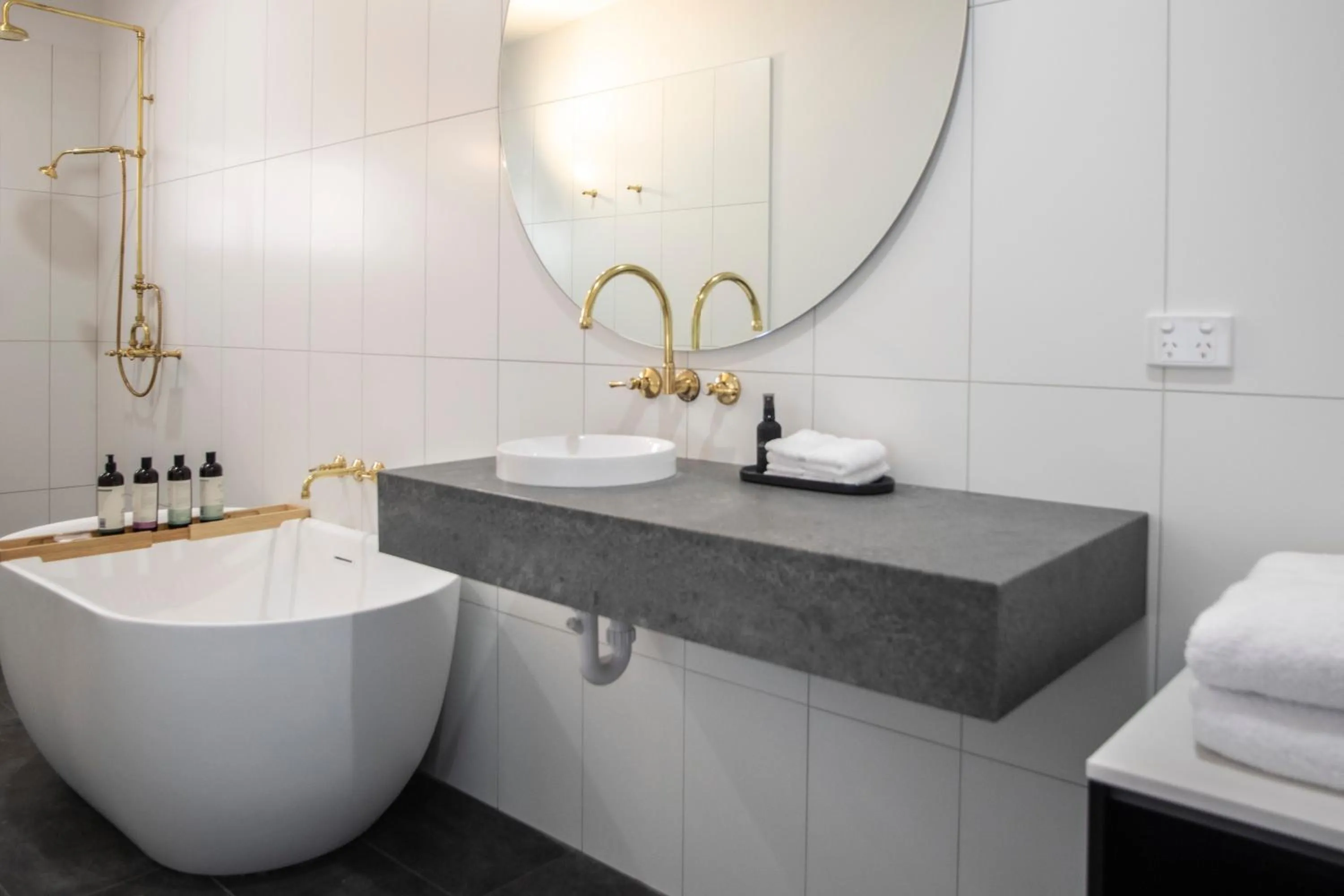 Shower in Finniss River Lodge