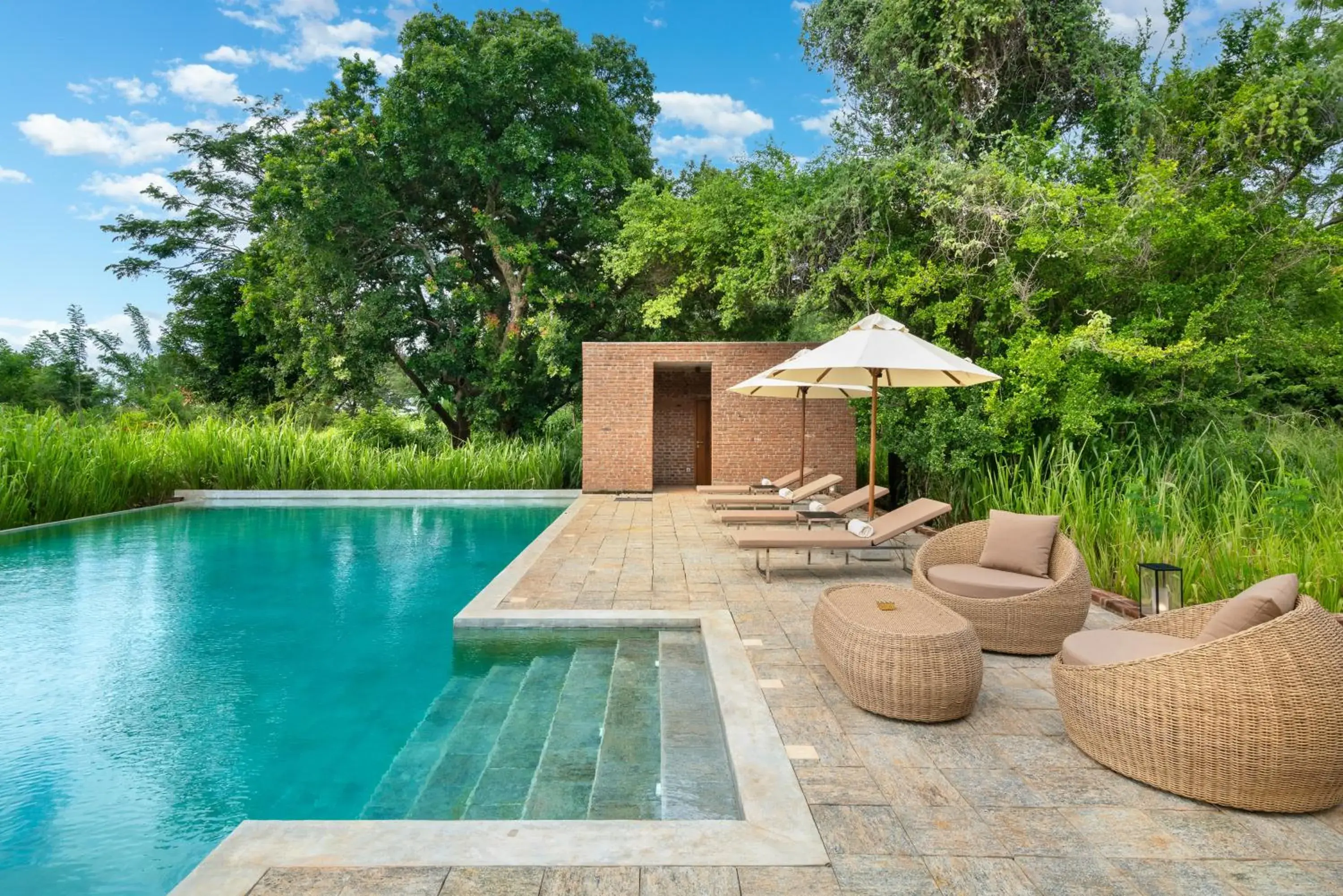 Swimming pool in Taru Villas Maia - Habarana Swimming pool in Taru Villas Maia - Habarana