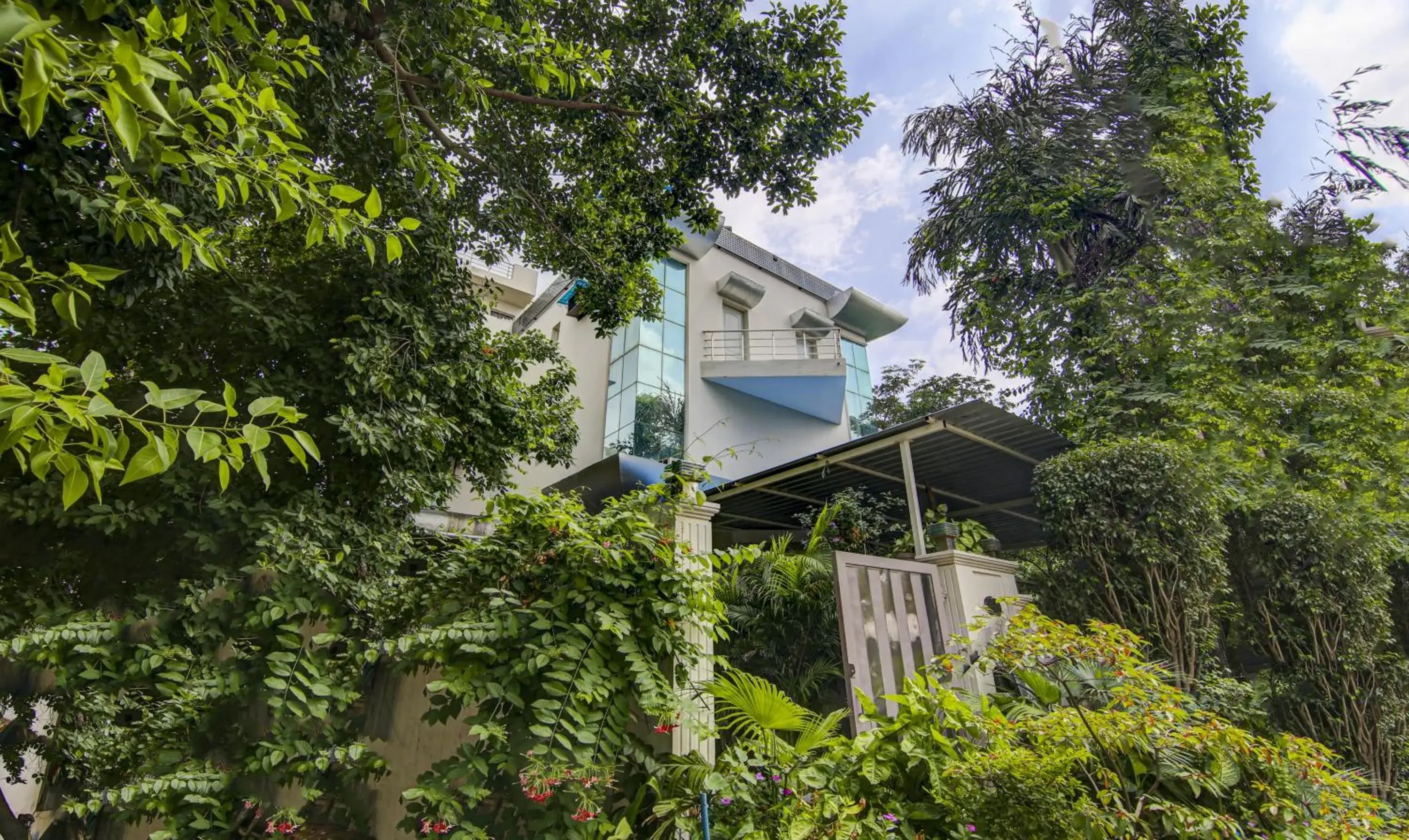 Property building in Treebo Mall View, DLF Phase II Property building in Treebo Mall View, DLF Phase II