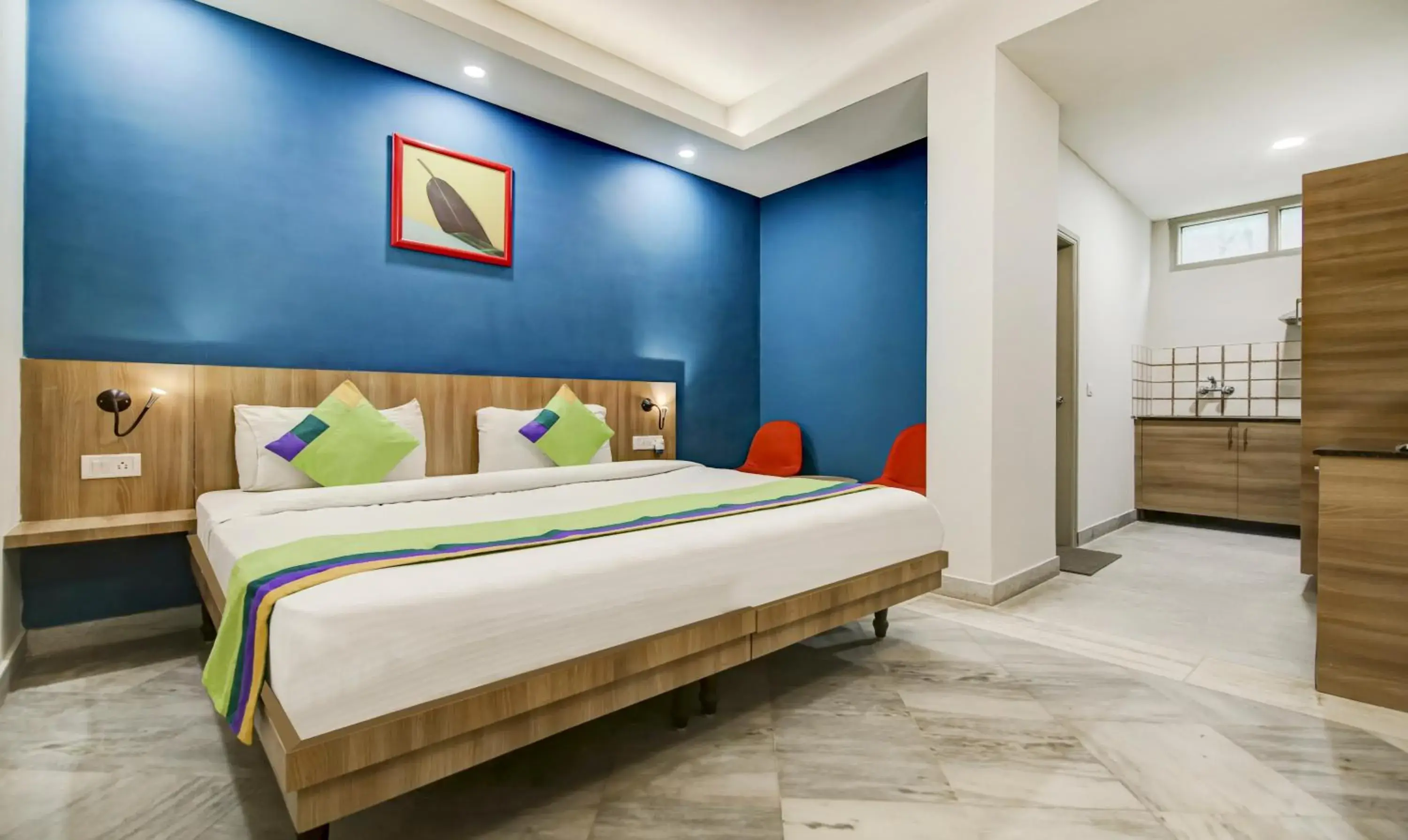 Bedroom, Bed in Treebo Mall View, DLF Phase II Bedroom, Bed in Treebo Mall View, DLF Phase II