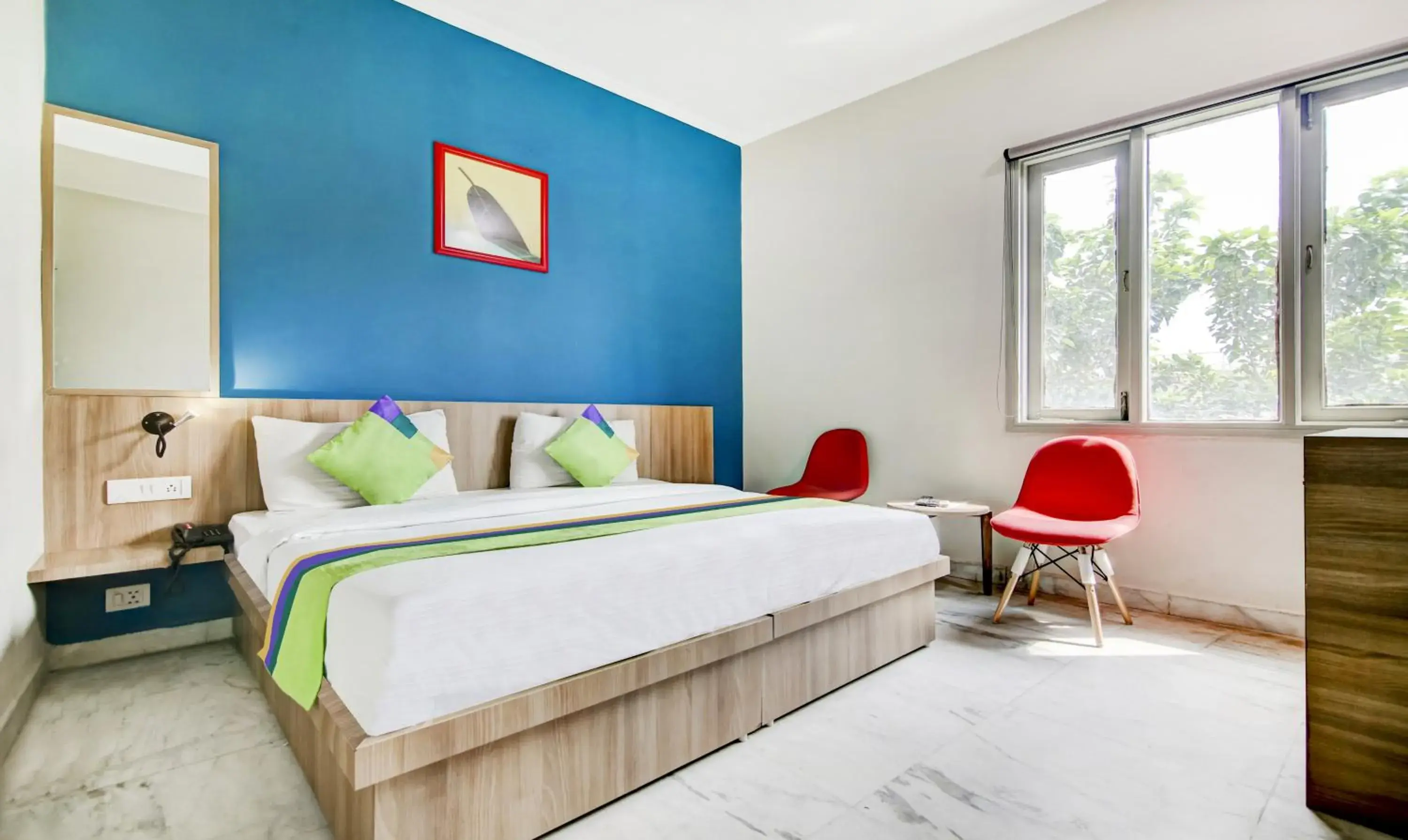 Bedroom, Bed in Treebo Mall View, DLF Phase II Bedroom, Bed in Treebo Mall View, DLF Phase II